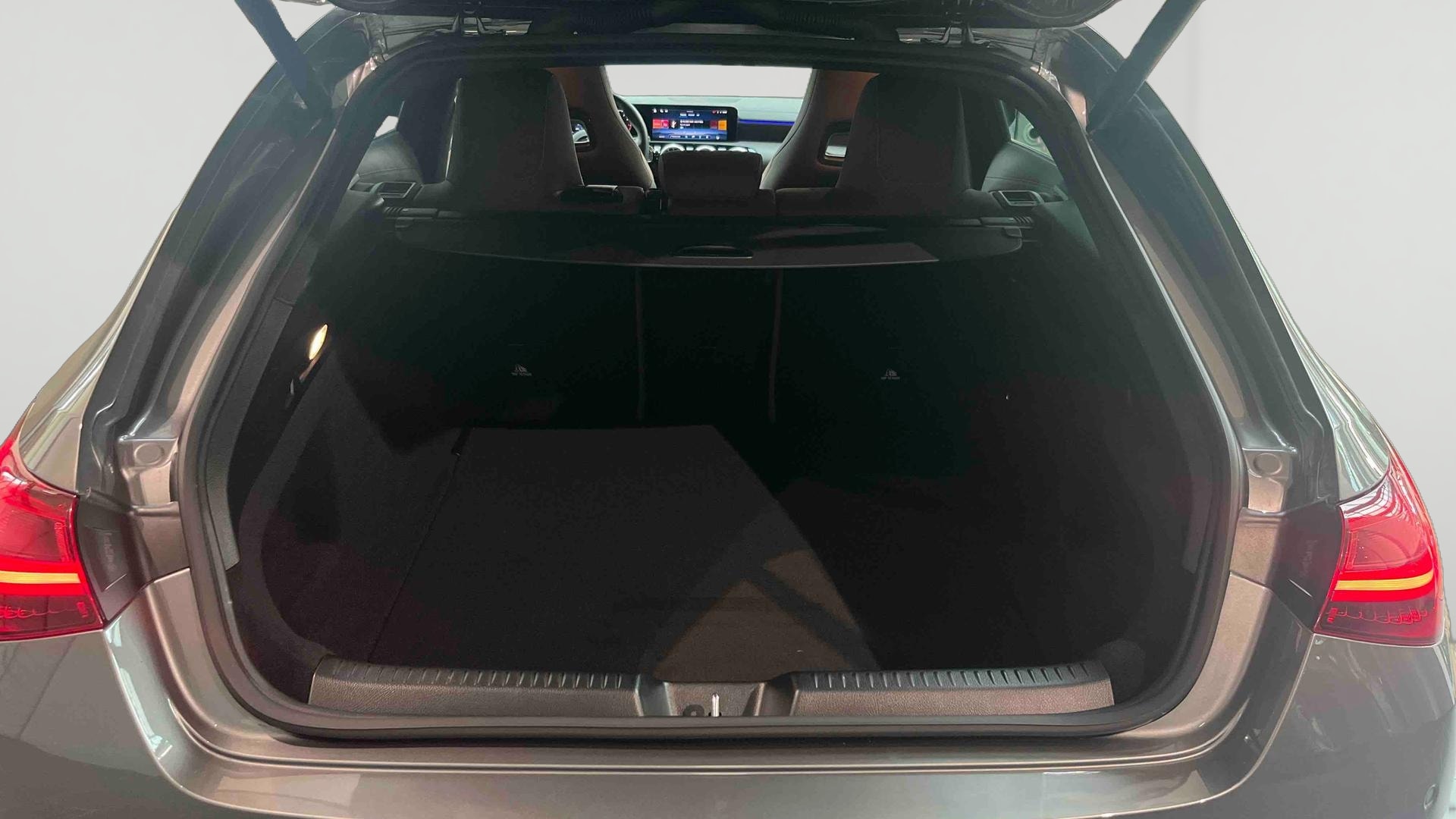 Mercedes-Benz CLA Shooting Brake 180 7G-DCT AMG Line — Coffre