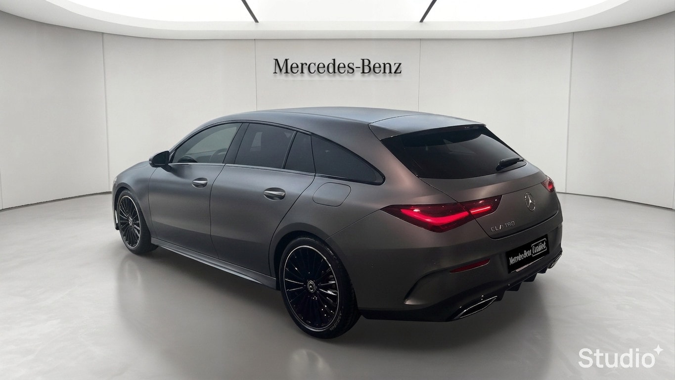 Mercedes-Benz CLA Shooting Brake 180 7G-DCT AMG Line — 3/4 arrière gauche