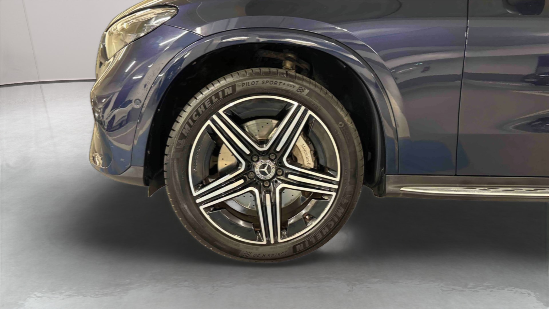 Mercedes-Benz GLC Coupe 300 e 9G-Tronic 4Matic AMG Line — Pneu avant gauche