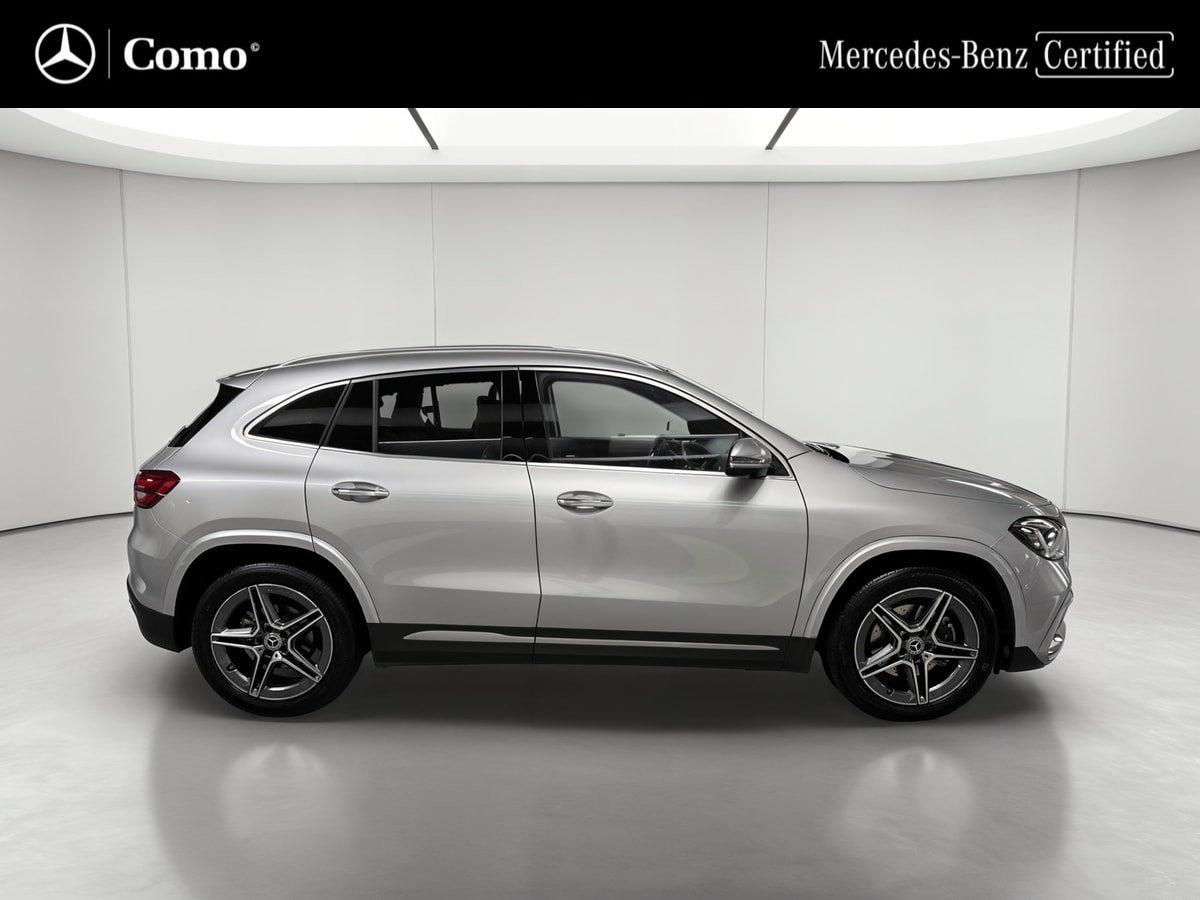 Mercedes-Benz GLA 200 7G-DCT AMG Line — Profil droit