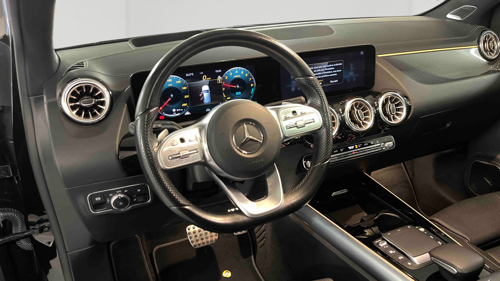 Mercedes-Benz Classe B 250 e 8G-DCT AMG Line Edition — Poste de pilotage