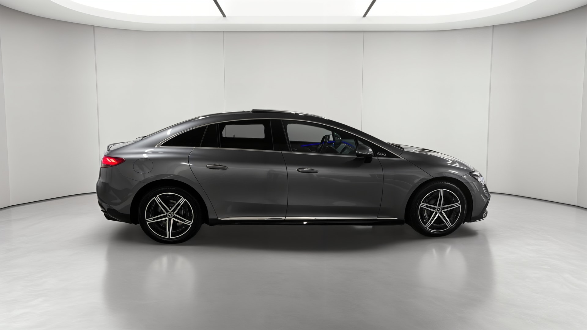 Mercedes-Benz EQE 350 AMG Line — Profil droit