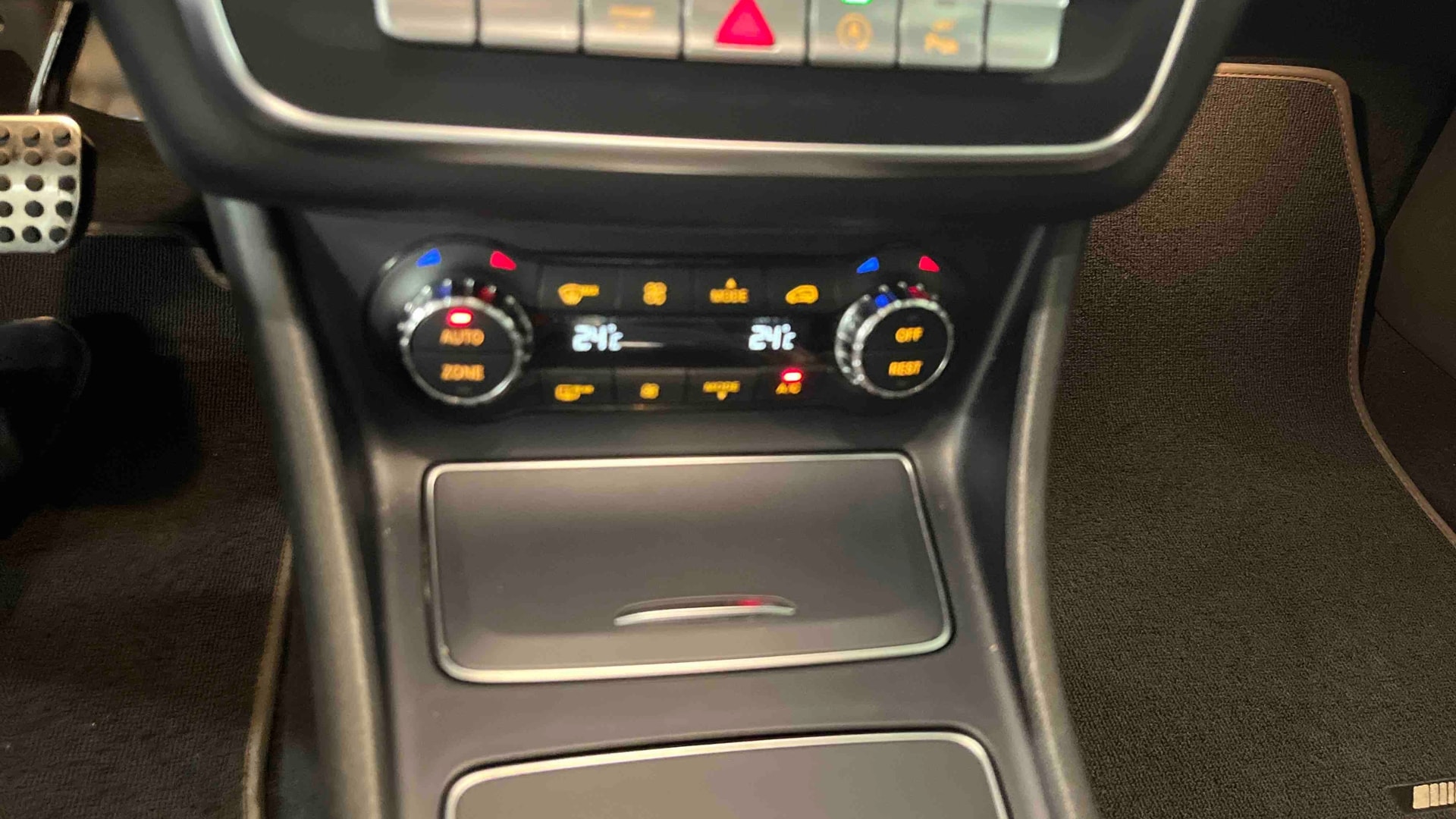 Mercedes-Benz CLA 200 d 7-G DCT Inspiration — photo 18