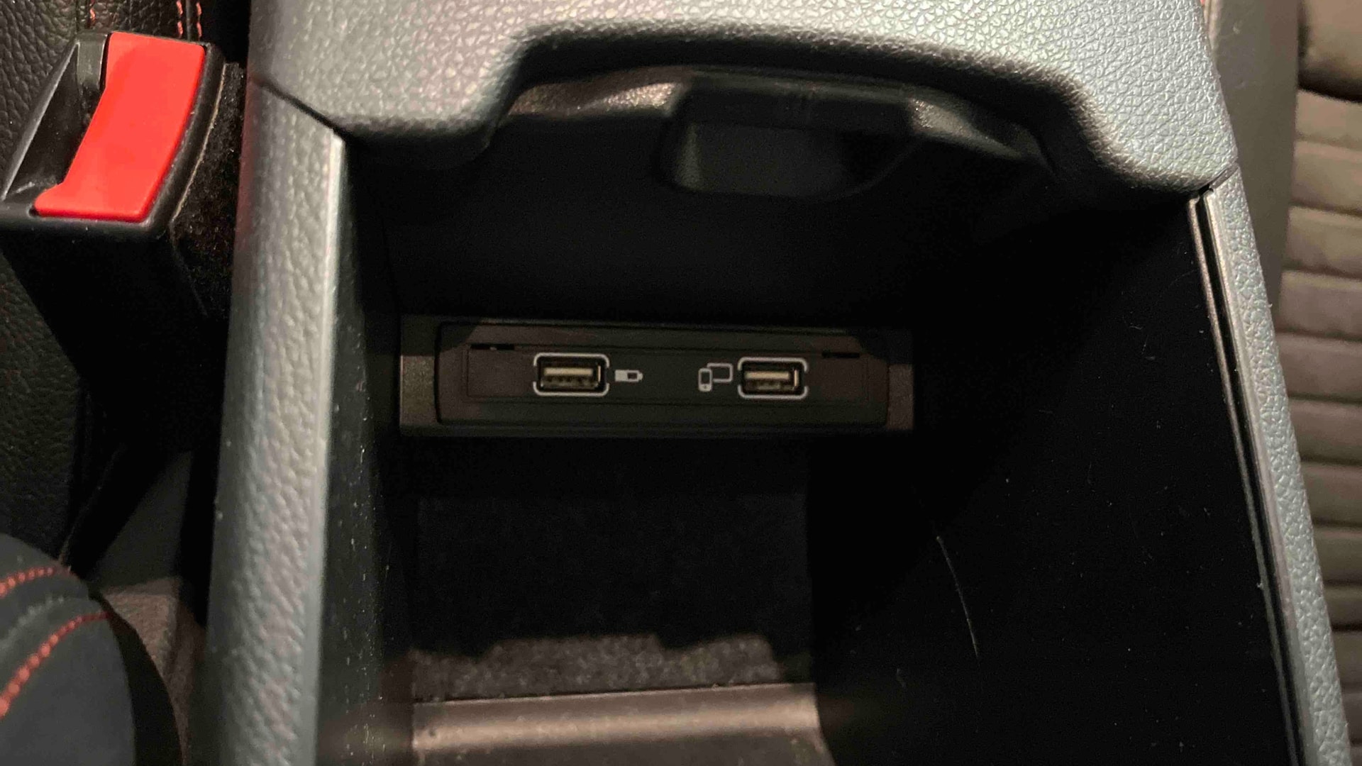 Mercedes-Benz CLA 200 d 7-G DCT Inspiration — photo 20
