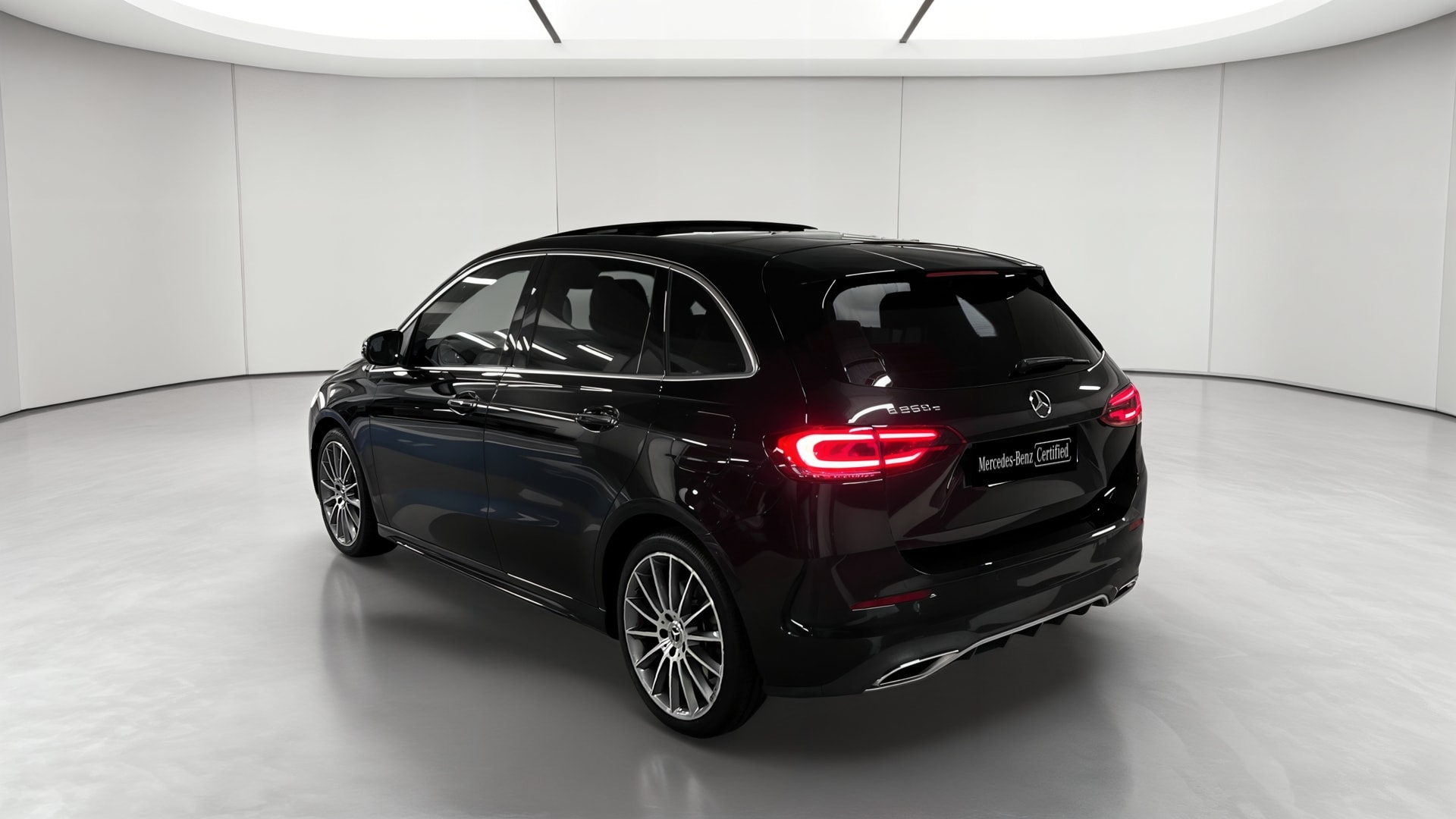Mercedes-Benz Classe B 250 e 8G-DCT AMG Line Edition — 3/4 arrière gauche