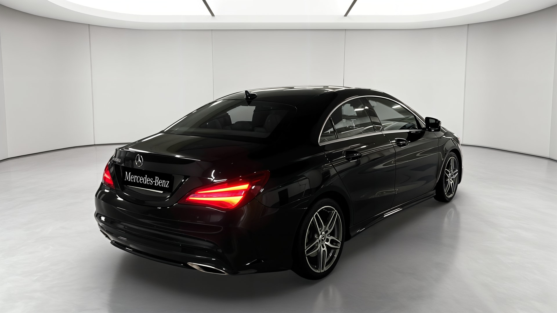 Mercedes-Benz CLA 200 d 7-G DCT Inspiration — 3/4 arrière droit