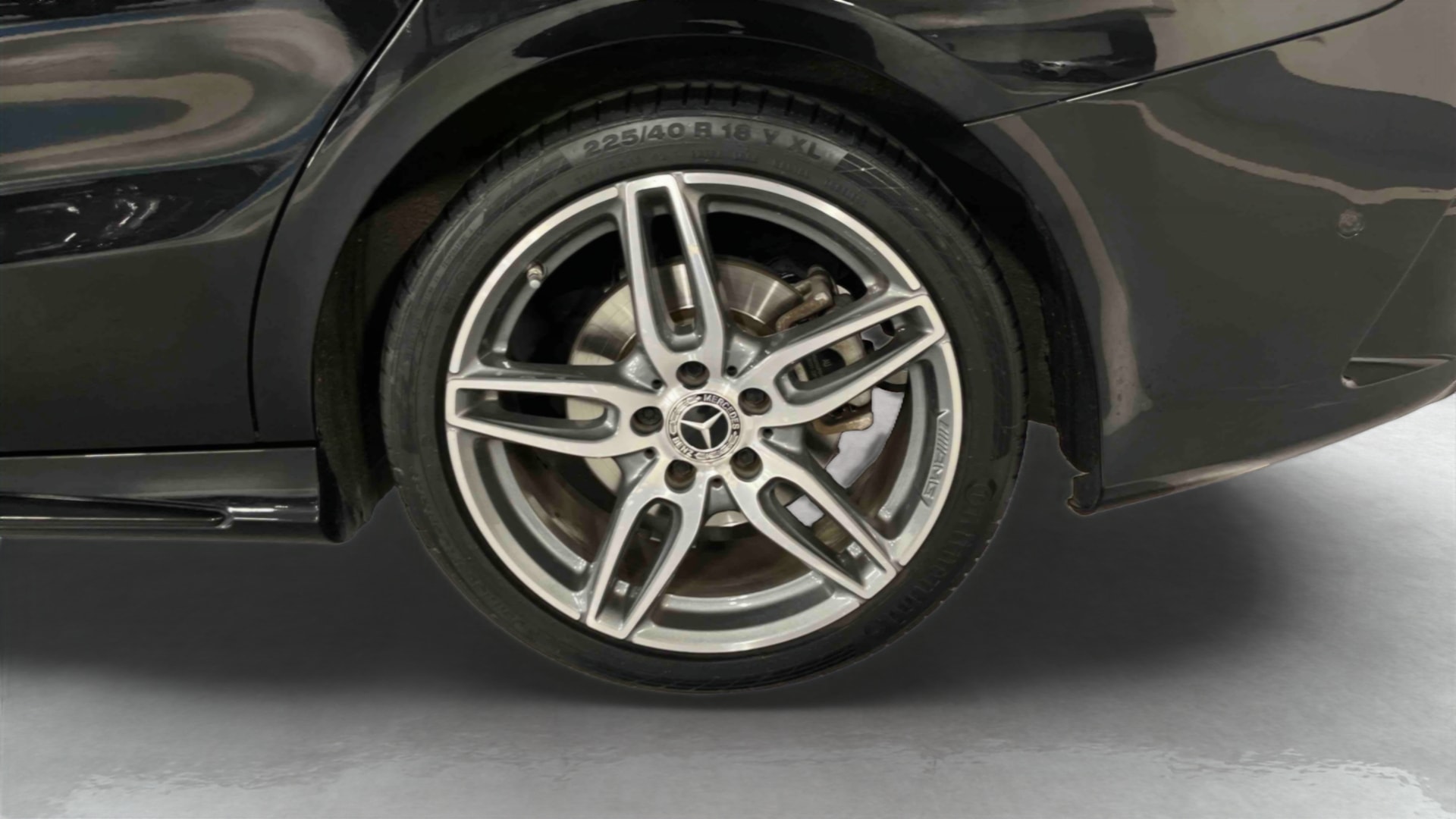 Mercedes-Benz CLA 200 d 7-G DCT Inspiration — Pneu avant gauche