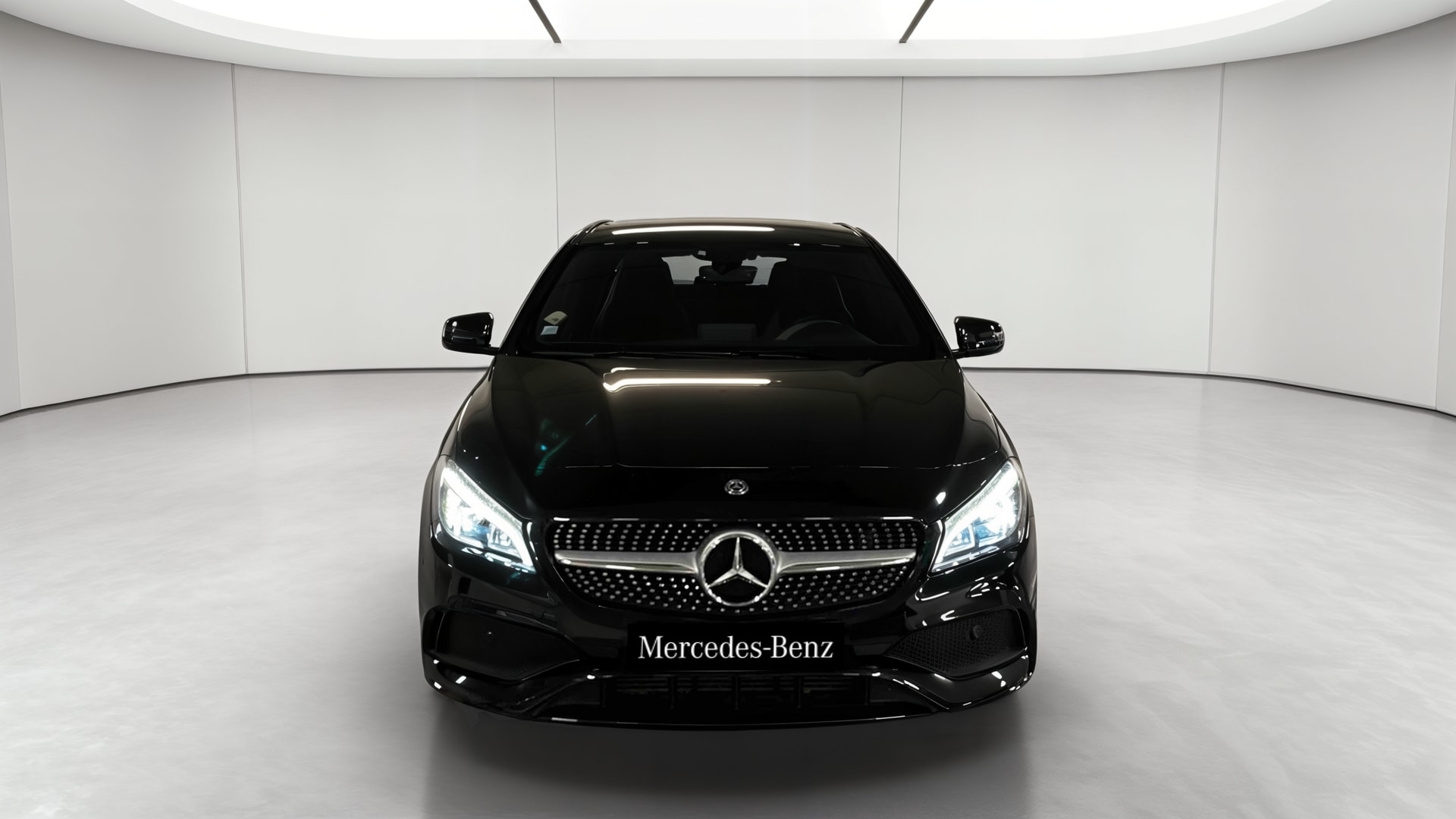 Mercedes-Benz CLA 200 d 7-G DCT Inspiration — Face avant