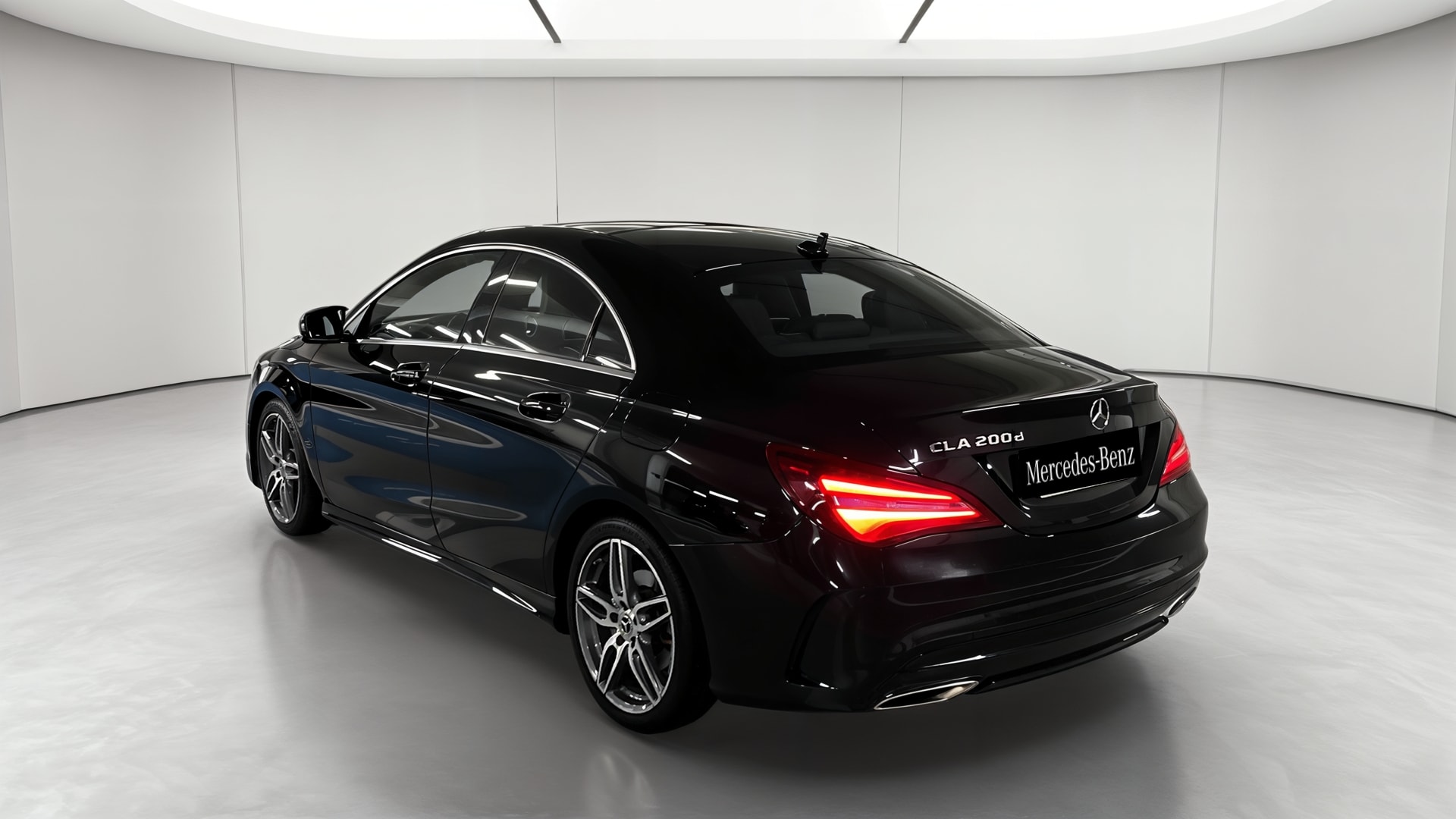 Mercedes-Benz CLA 200 d 7-G DCT Inspiration — 3/4 arrière gauche