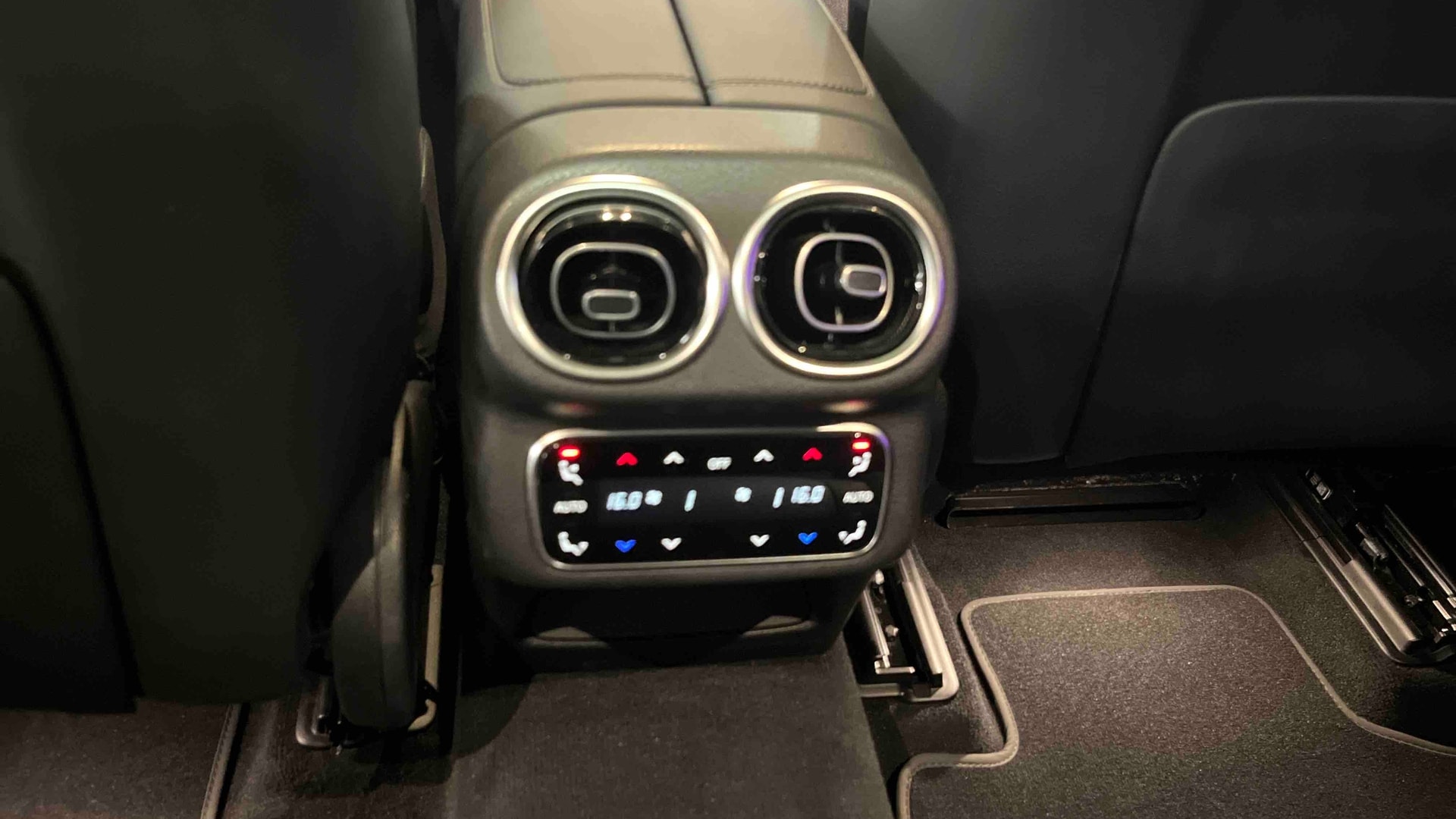 Mercedes-Benz GLC 300 e Hybrid EQ 9G-Tronic 4Matic AMG Line — photo 24