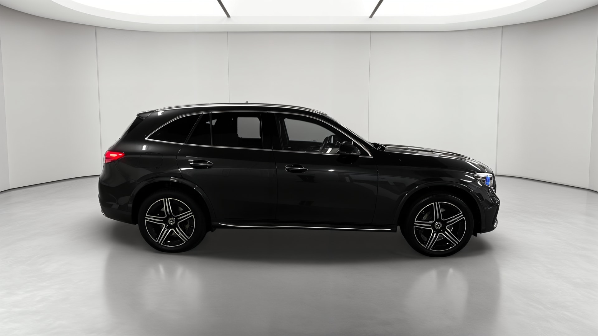 Mercedes-Benz GLC 300 e Hybrid EQ 9G-Tronic 4Matic AMG Line — Profil droit