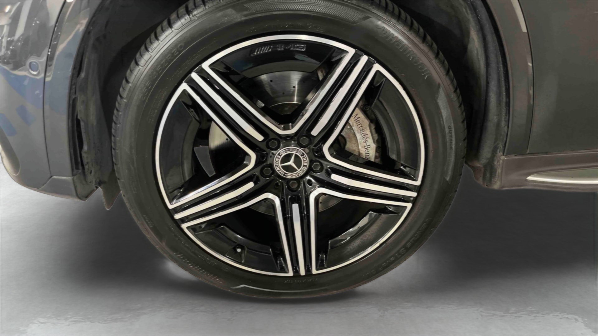 Mercedes-Benz GLC 300 e Hybrid EQ 9G-Tronic 4Matic AMG Line — Pneu avant gauche