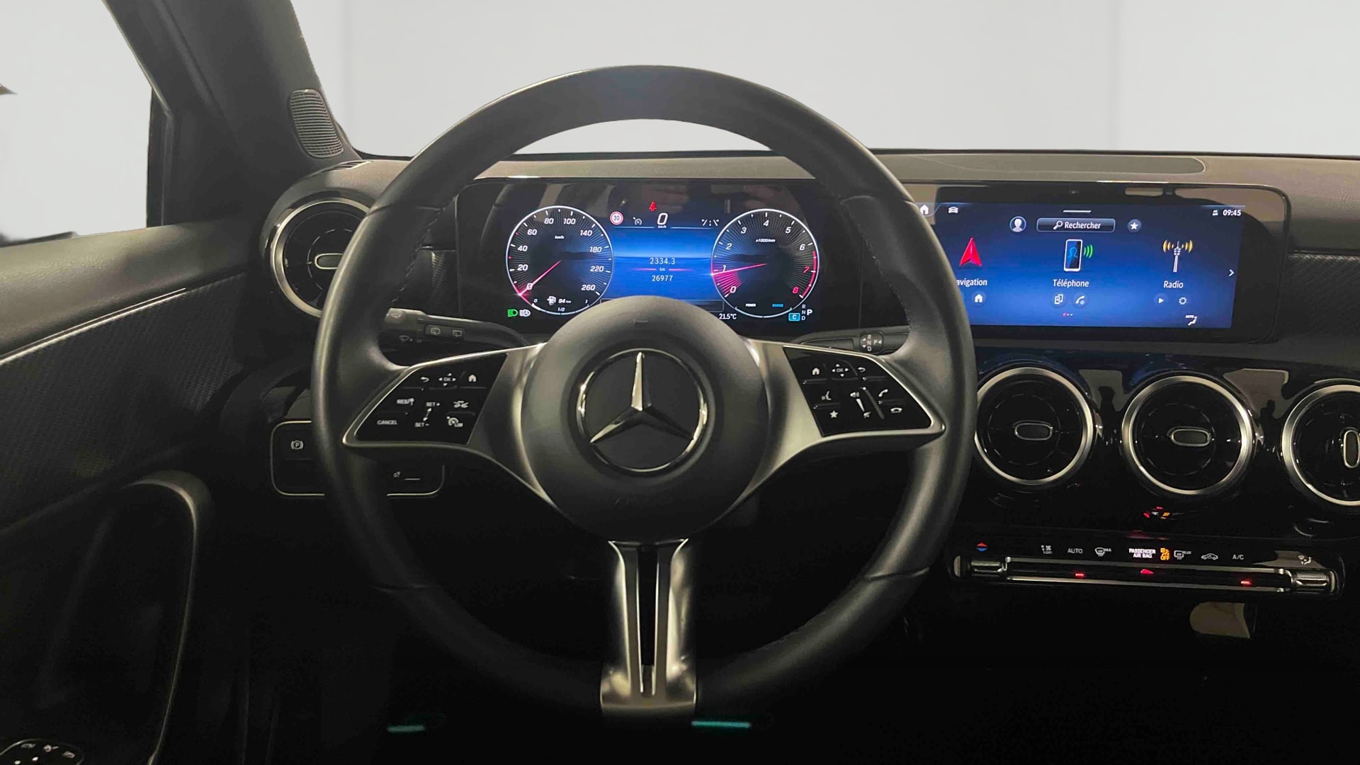 Mercedes-Benz Classe A 180 7G-DCT Progressive Line — Poste de pilotage