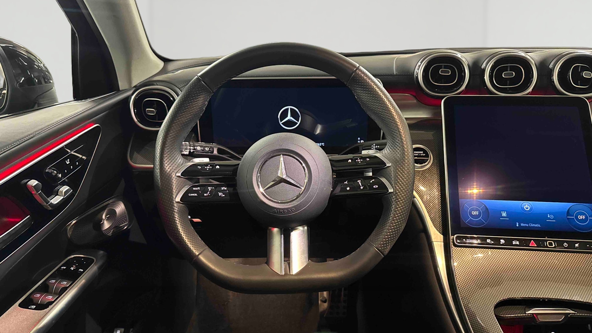 Mercedes-Benz GLC 300 e 9G-Tronic 4Matic AMG Line — Poste de pilotage