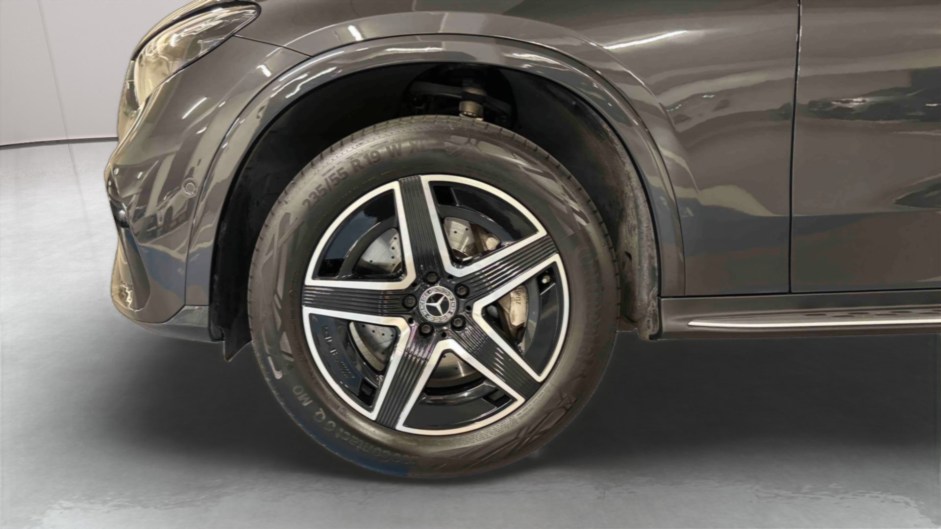 Mercedes-Benz GLC 300 e 9G-Tronic 4Matic AMG Line — Pneu avant gauche