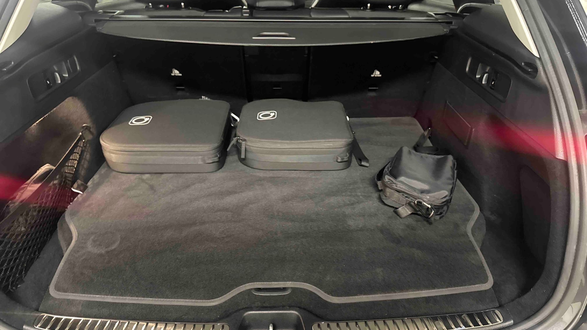 Mercedes-Benz GLC 300 e 9G-Tronic 4Matic AMG Line — Coffre