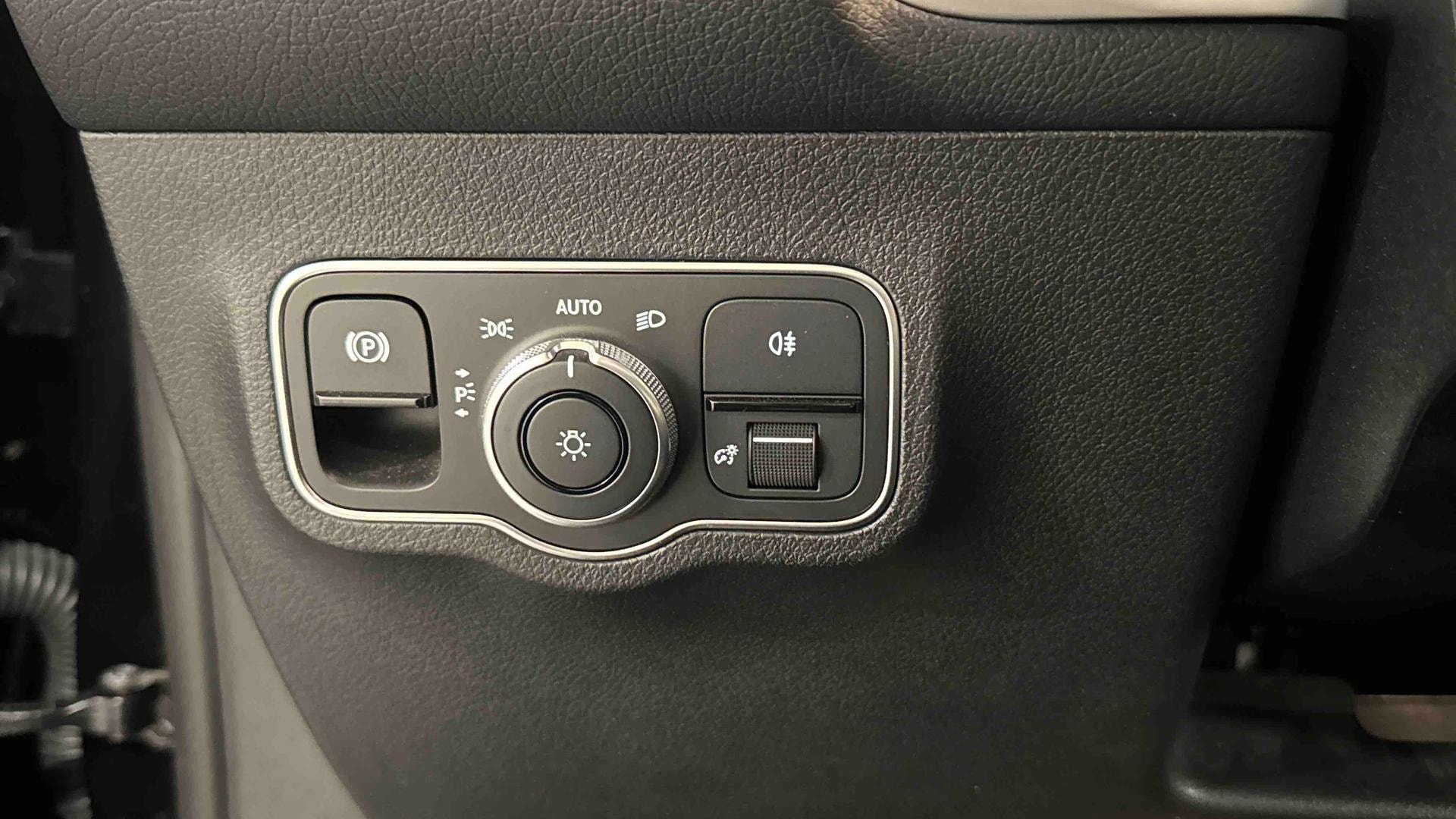 Mercedes-Benz GLB 200 d 8G-DCT AMG Line — photo 17