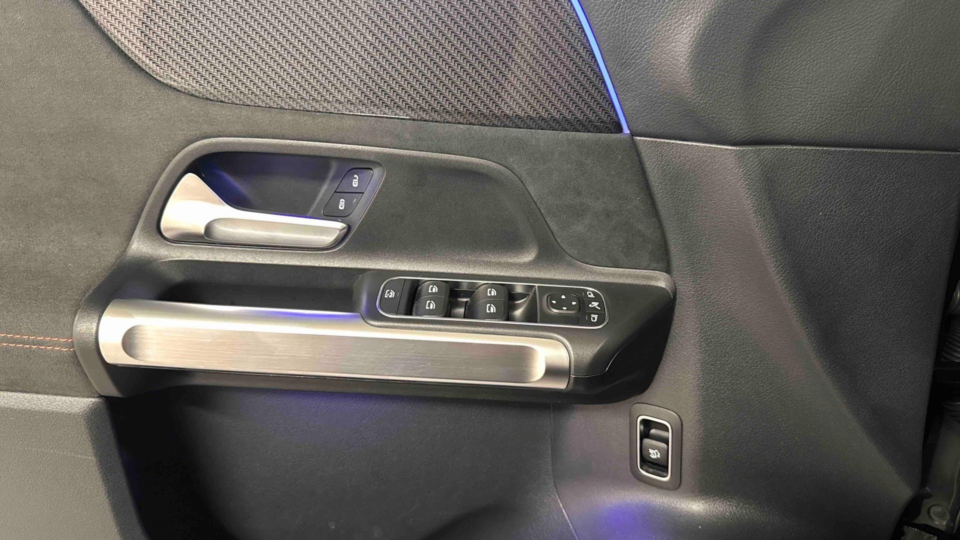 Mercedes-Benz GLB 200 d 8G-DCT AMG Line — photo 16