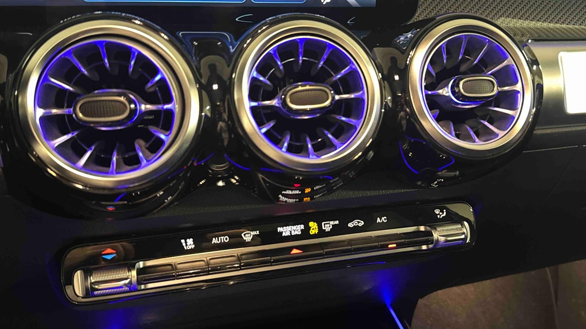 Mercedes-Benz GLB 200 d 8G-DCT AMG Line — photo 20