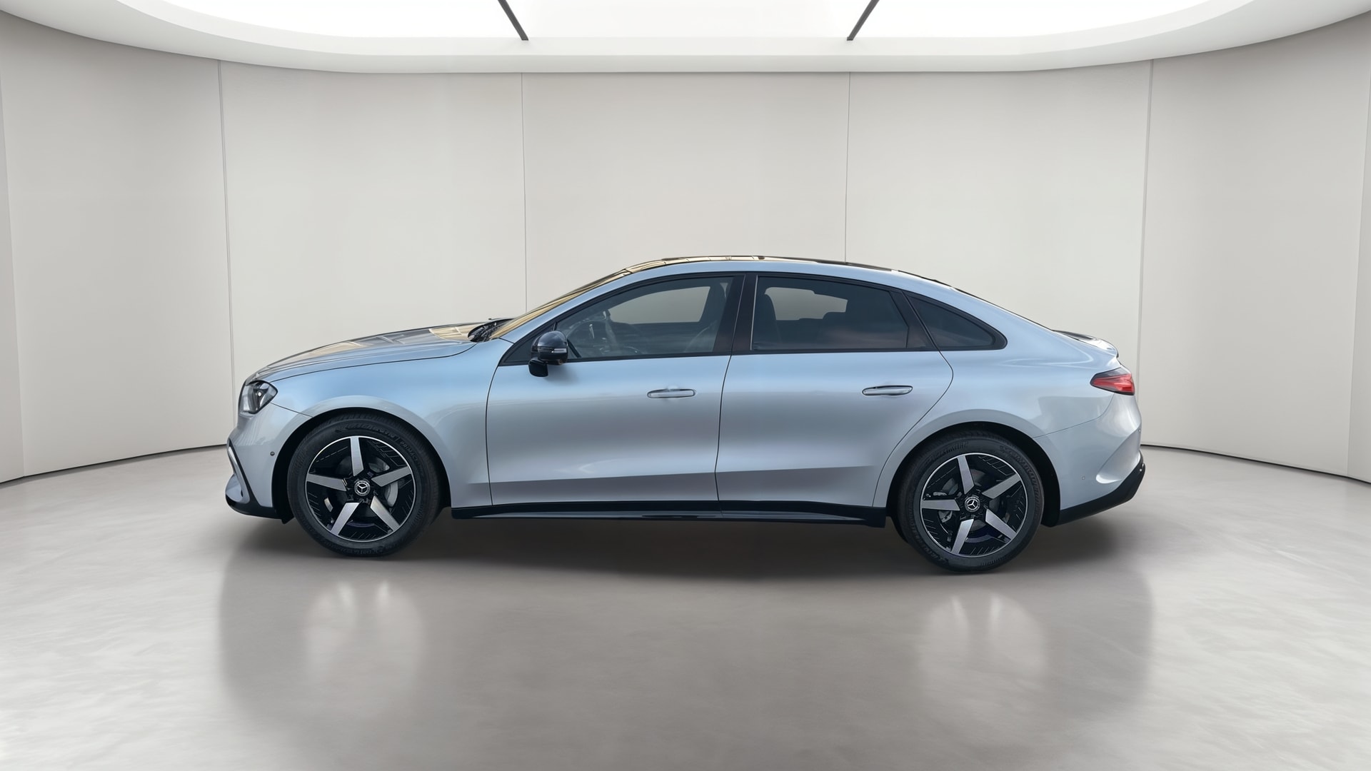 Mercedes-Benz Classe C 400 Electrique 4M AMG Line — Profil gauche