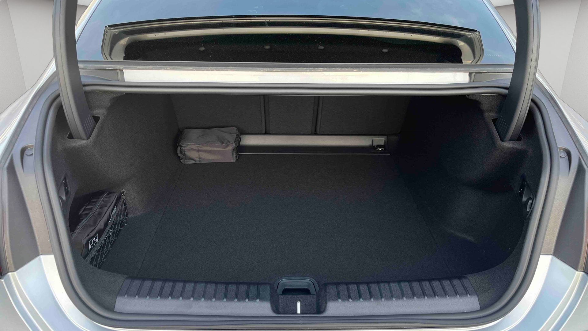 Mercedes-Benz Classe C 400 Electrique 4M AMG Line — Coffre