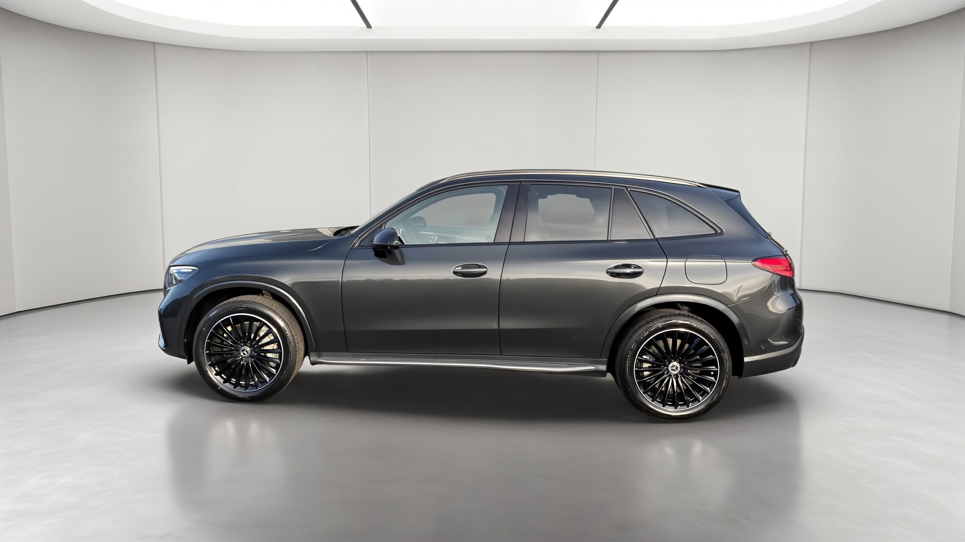 Mercedes-Benz GLC 300 e Hybrid EQ 4Matic AMG Line + — Profil gauche