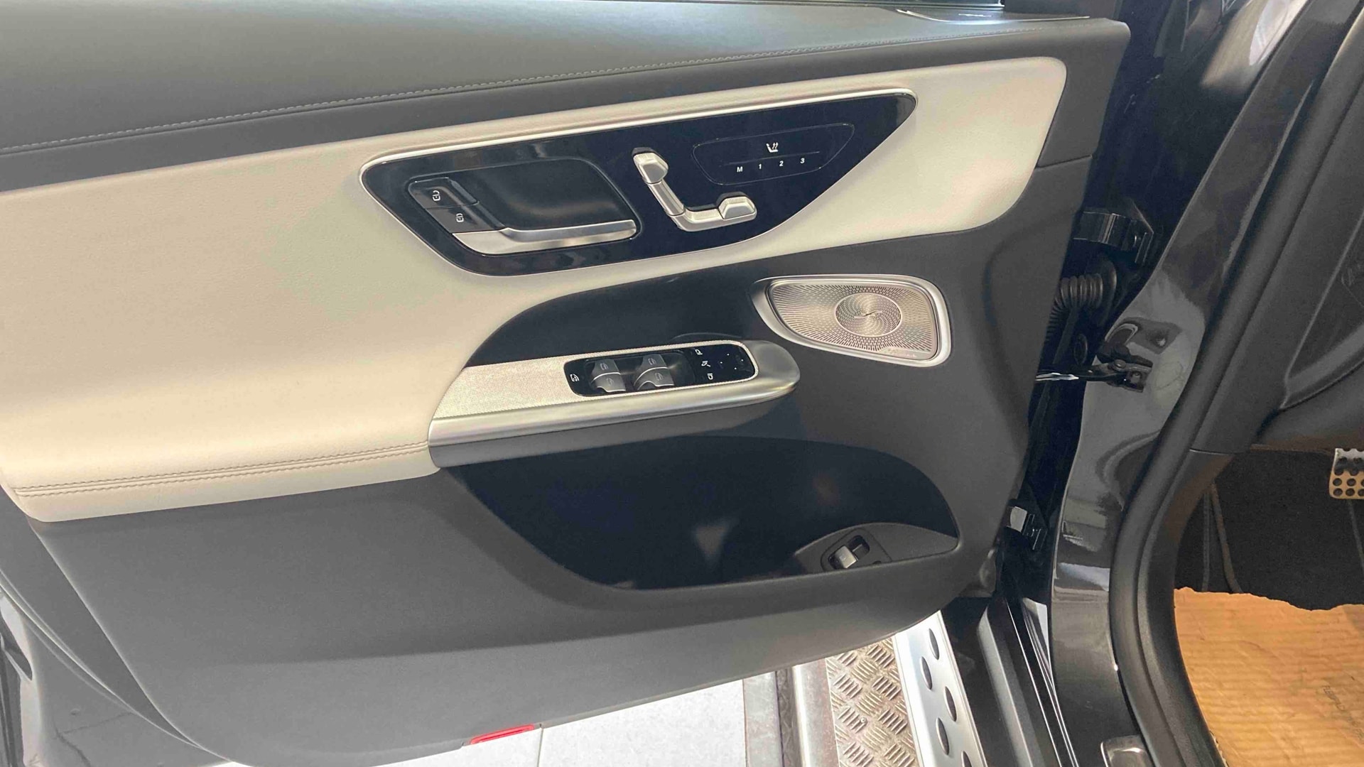 Mercedes-Benz GLC 300 e Hybrid EQ 4Matic AMG Line + — photo 18