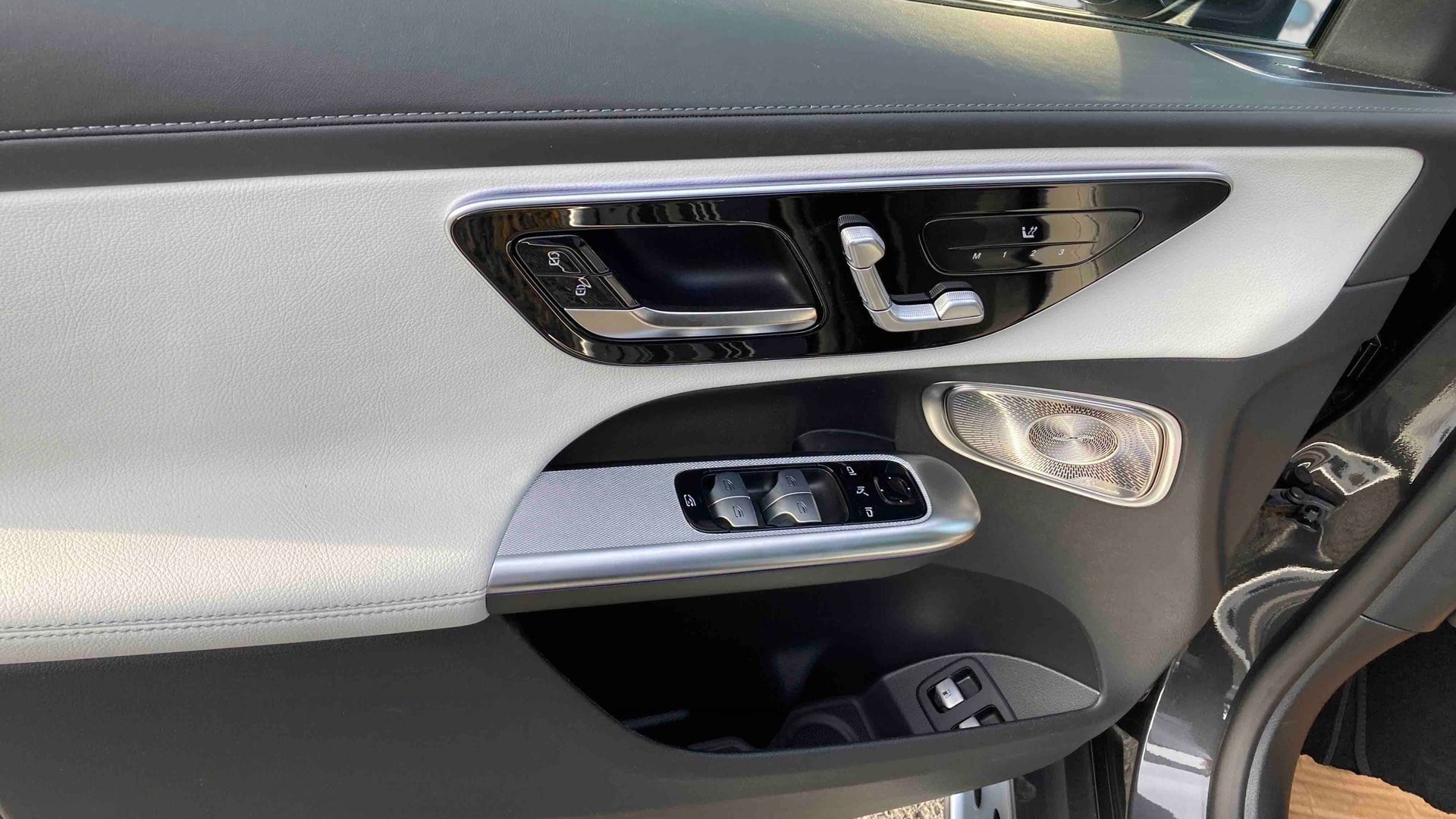 Mercedes-Benz GLC 300 e Hybrid EQ 4Matic AMG Line + — photo 17