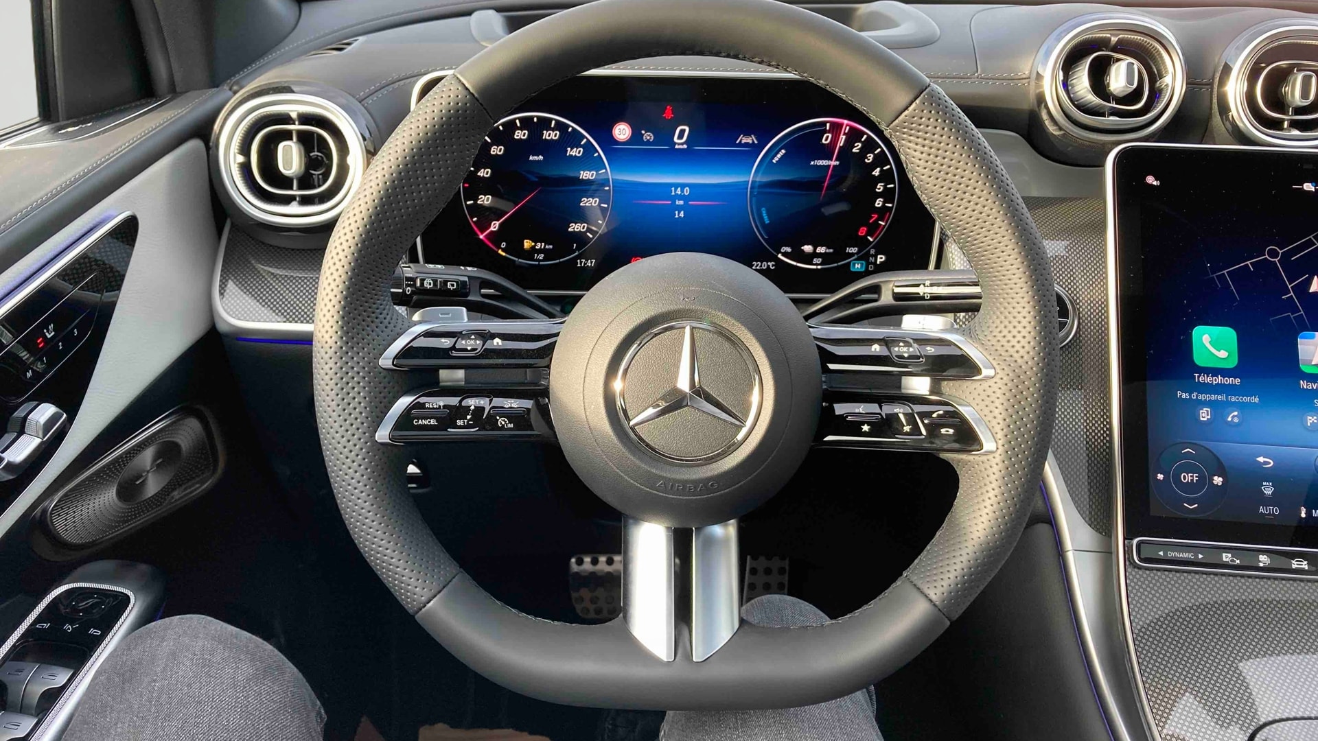 Mercedes-Benz GLC 300 e Hybrid EQ 4Matic AMG Line + — Poste de pilotage