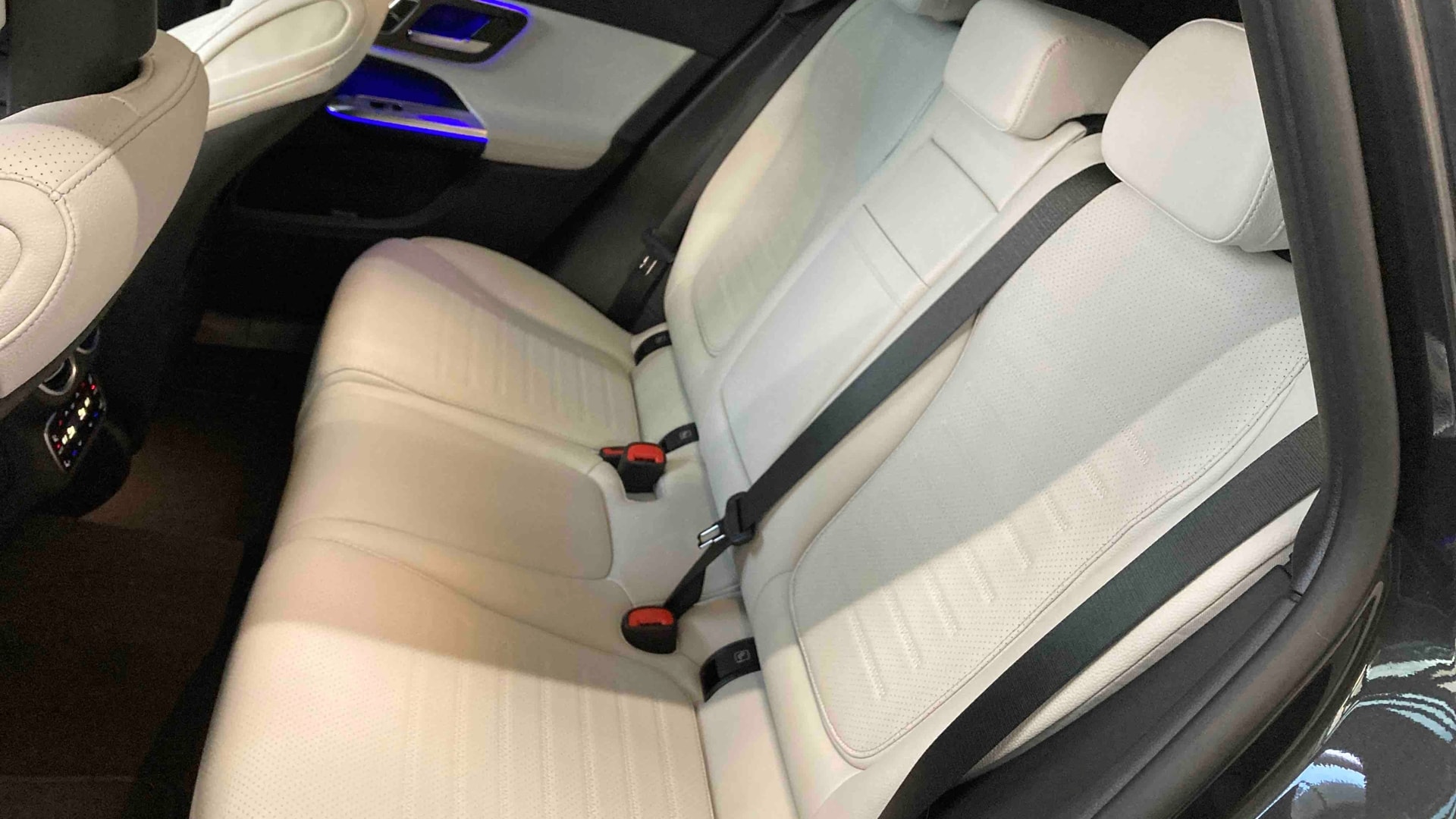 Mercedes-Benz GLC 300 e Hybrid EQ 4Matic AMG Line + — Siège arrière gauche