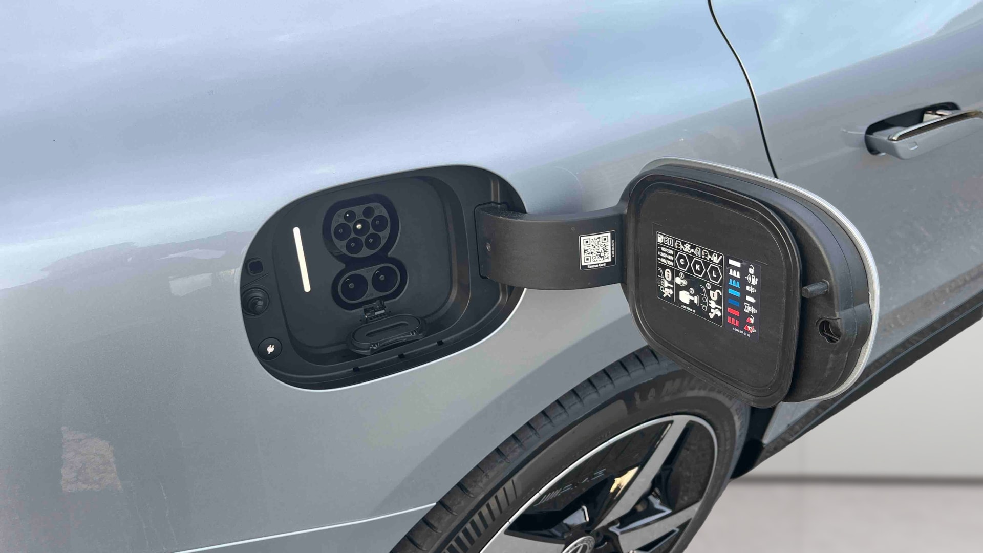 Mercedes-Benz Classe C 400 Electrique 4M AMG Line — photo 18