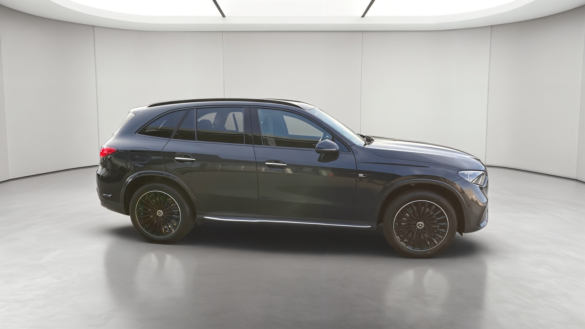 Mercedes-Benz GLC 300 de Hybrid EQ 4Matic AMG Line + — Profil droit
