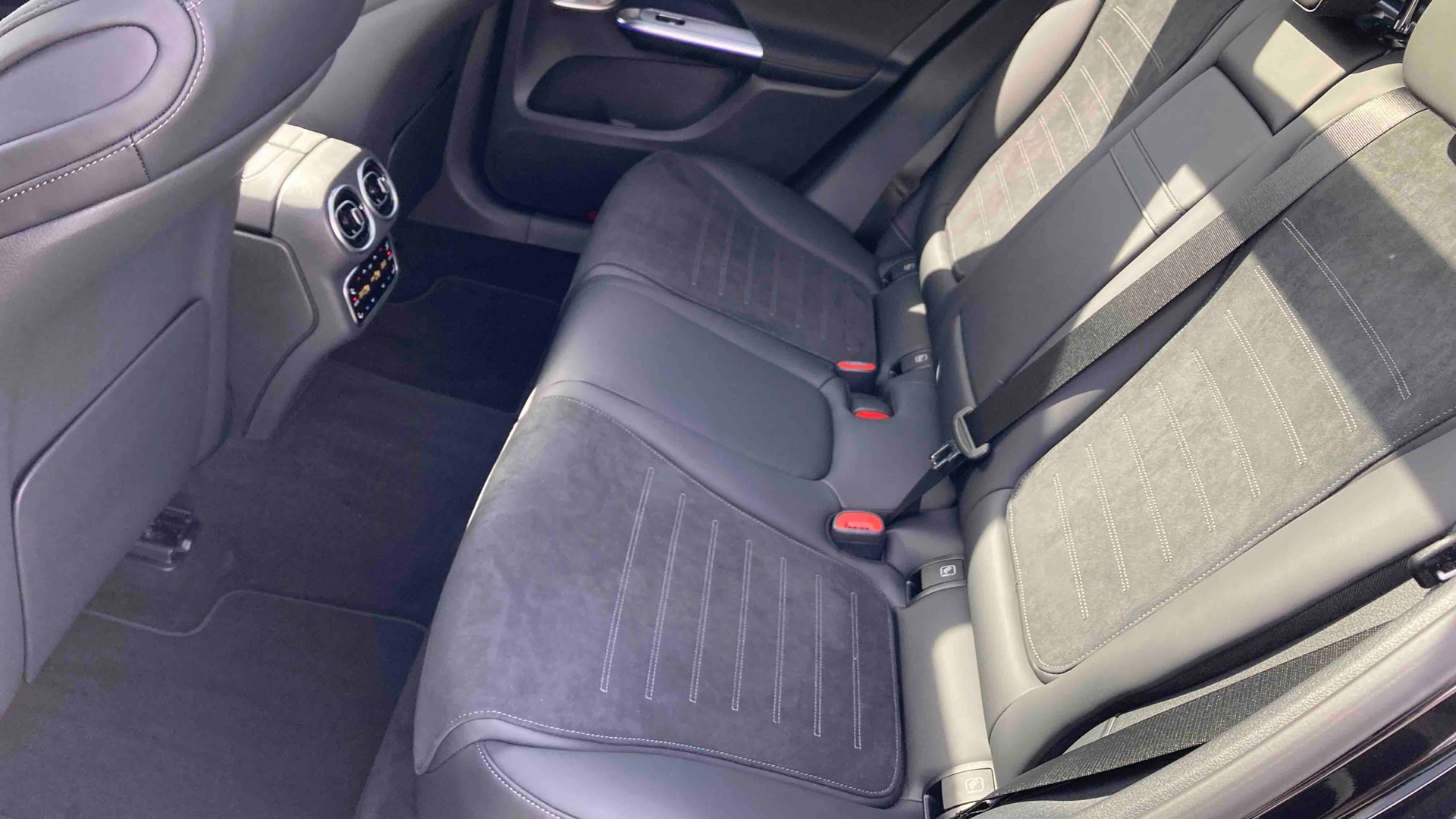Mercedes-Benz GLC 220 d 4Matic AMG Line — Siège arrière gauche