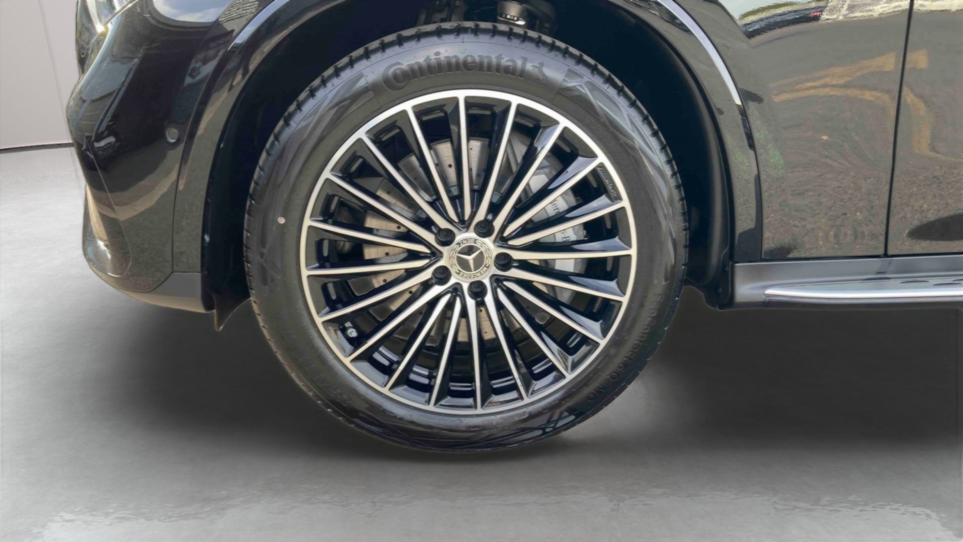 Mercedes-Benz GLC 220 d 4Matic AMG Line — Pneu avant gauche