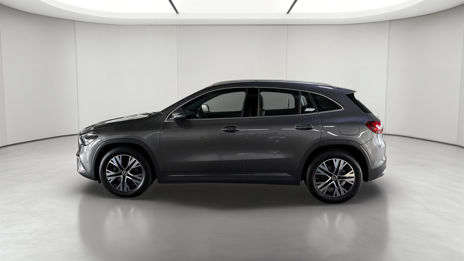 Mercedes-Benz GLA 180 7G-DCT Progressive Line — Profil gauche