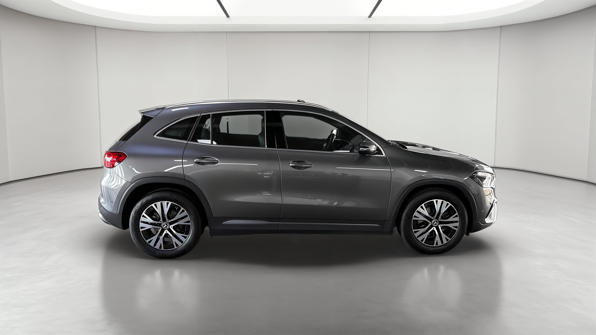 Mercedes-Benz GLA 180 7G-DCT Progressive Line — Profil droit