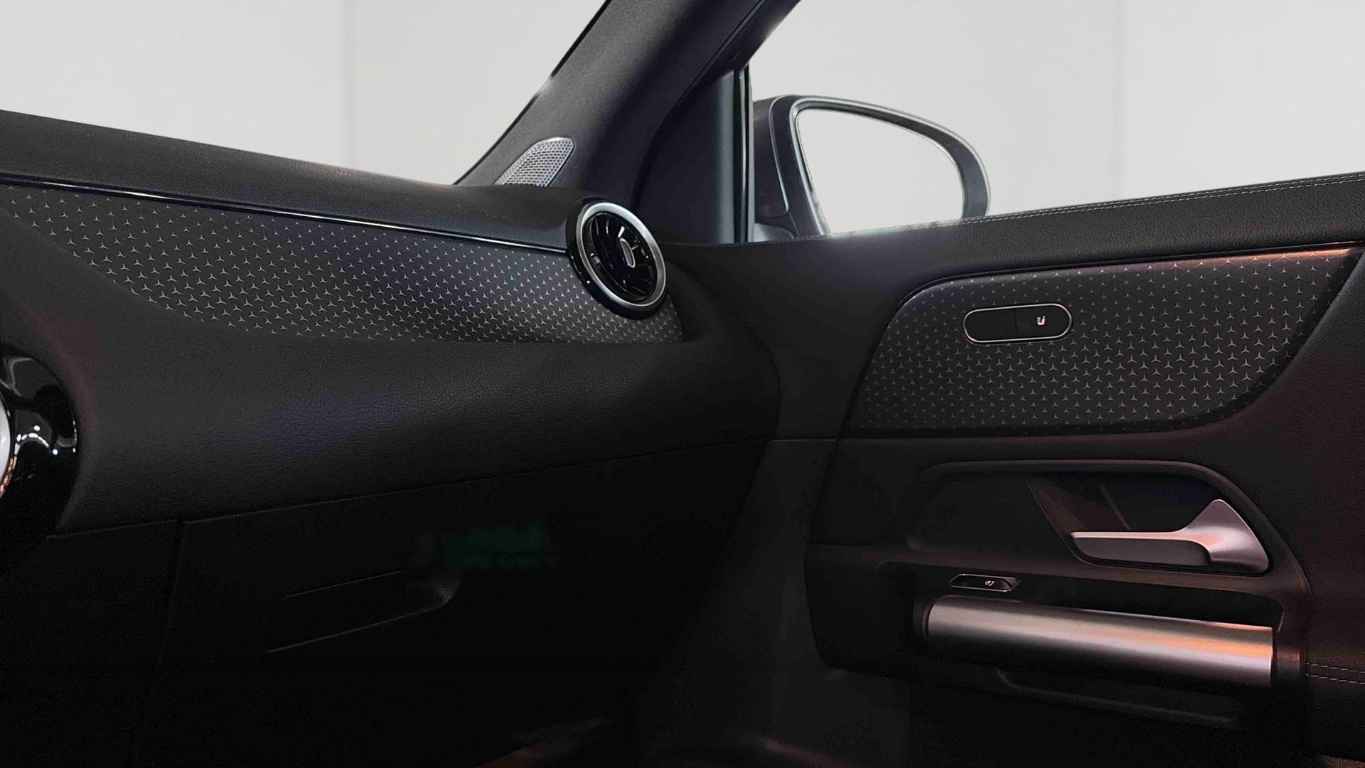 Mercedes-Benz GLA 180 7G-DCT Progressive Line — photo 17