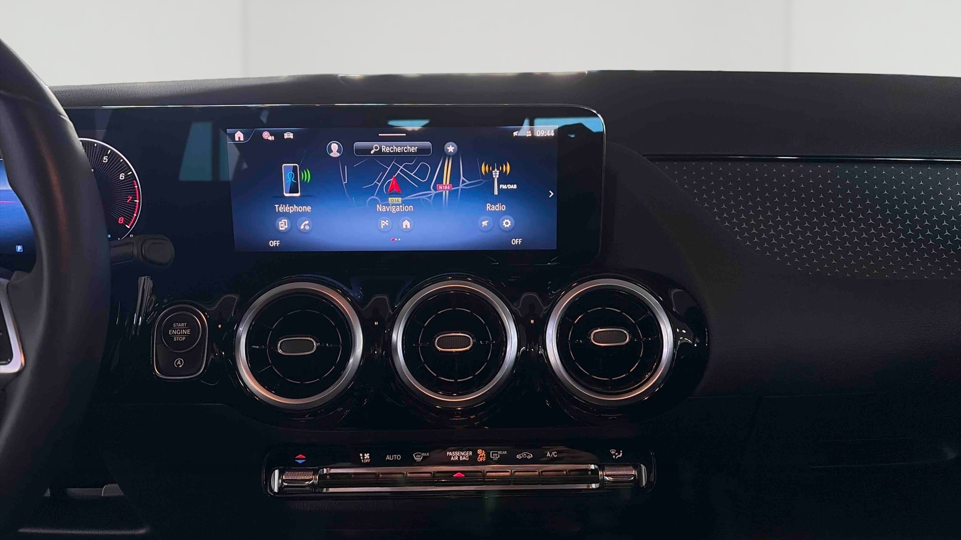Mercedes-Benz GLA 180 7G-DCT Progressive Line — photo 15
