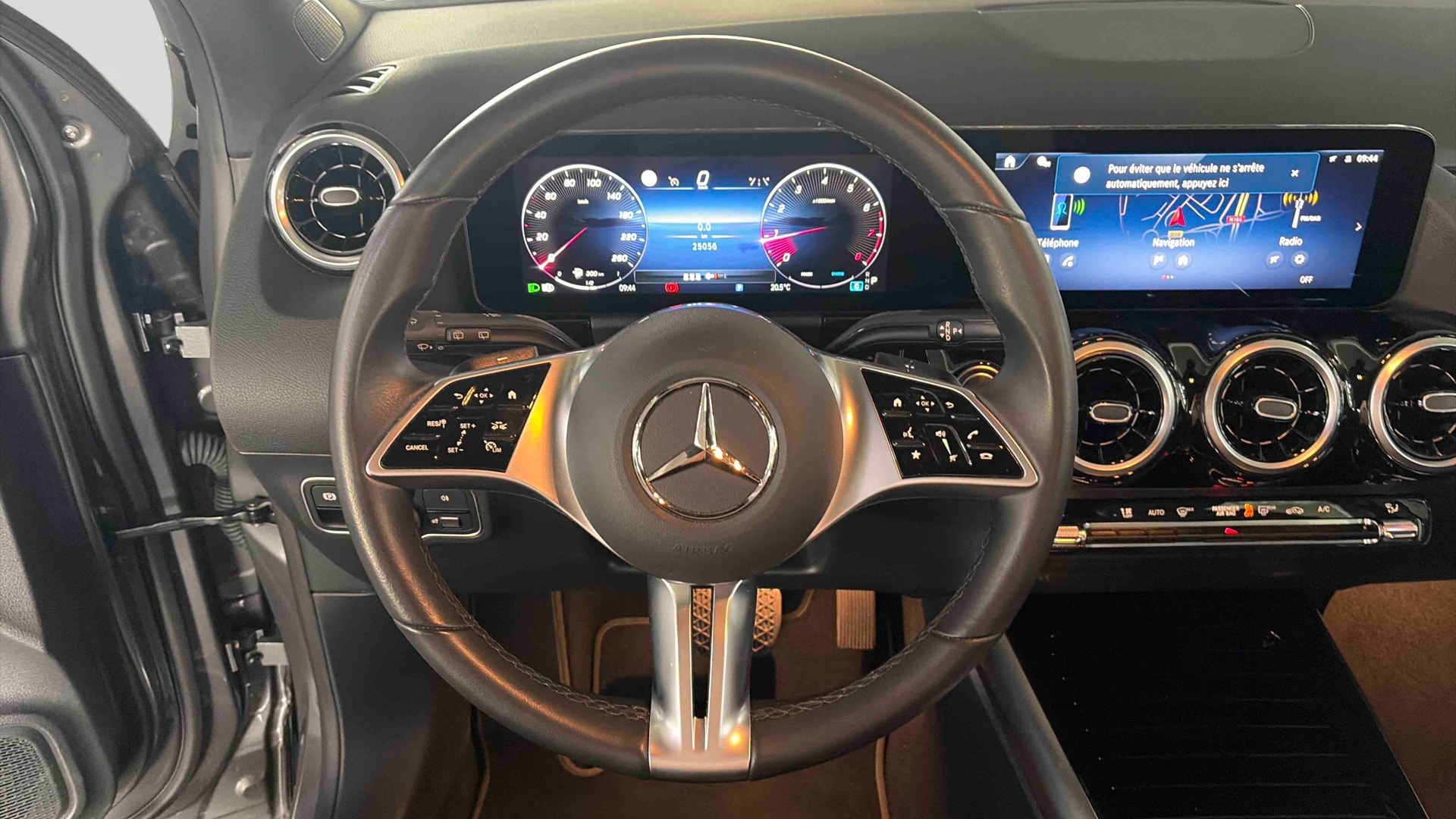 Mercedes-Benz GLA 180 7G-DCT Progressive Line — Poste de pilotage