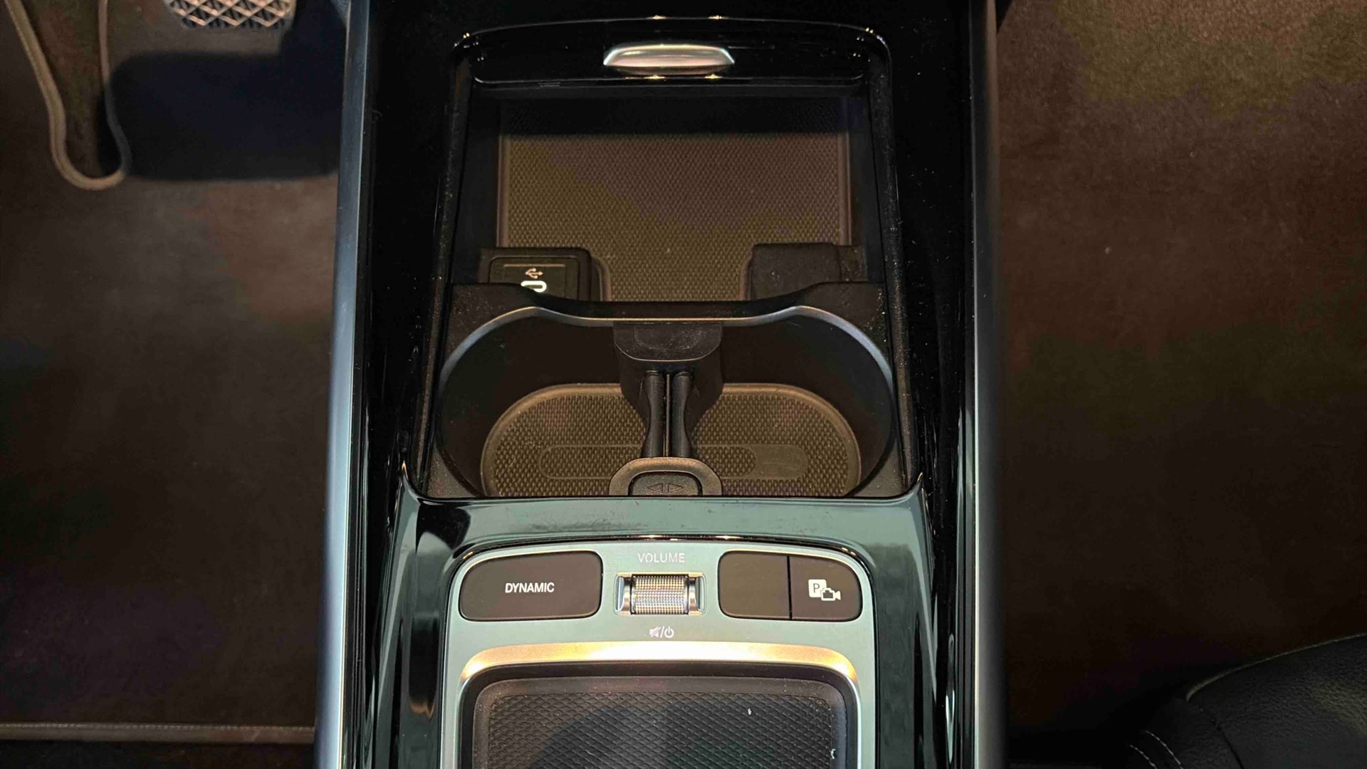 Mercedes-Benz GLA 180 7G-DCT Progressive Line — photo 18
