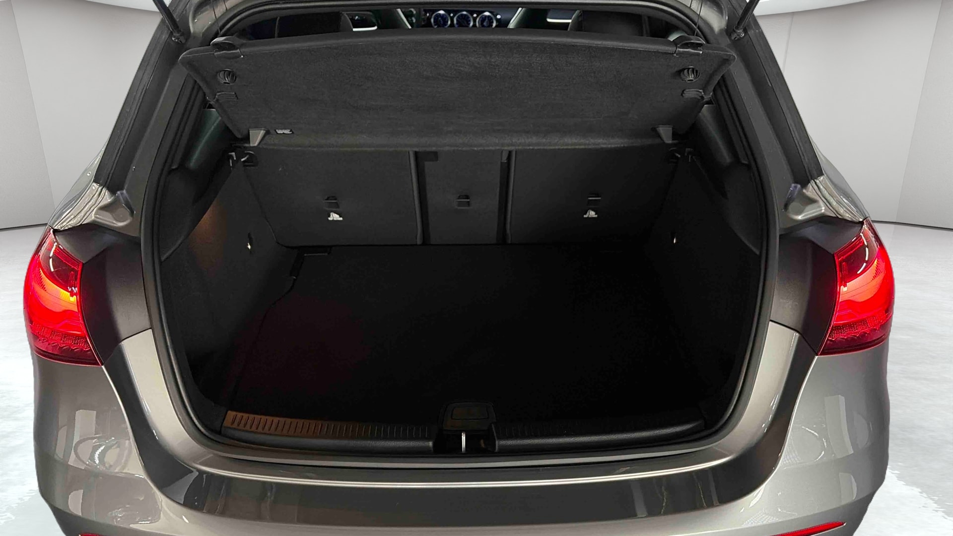 Mercedes-Benz Classe A 180 Edition 140 — Coffre