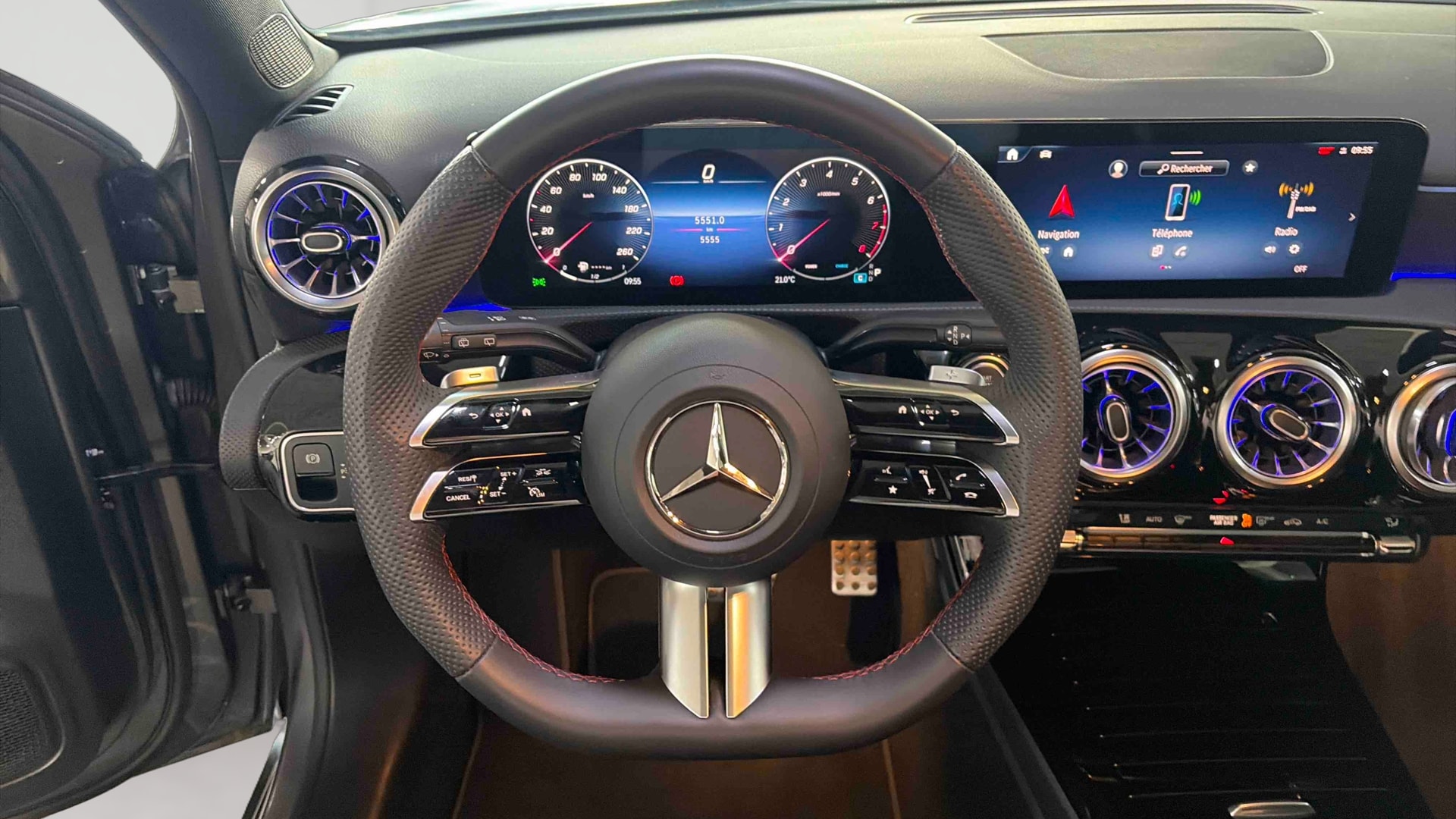 Mercedes-Benz Classe A 180 Edition 140 — Poste de pilotage