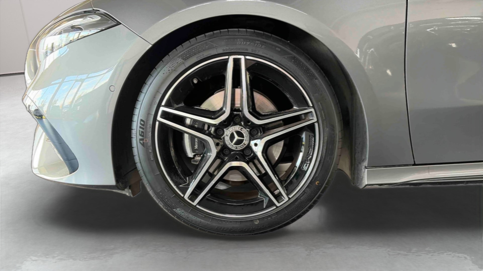 Mercedes-Benz Classe A 180 Edition 140 — Pneu avant gauche