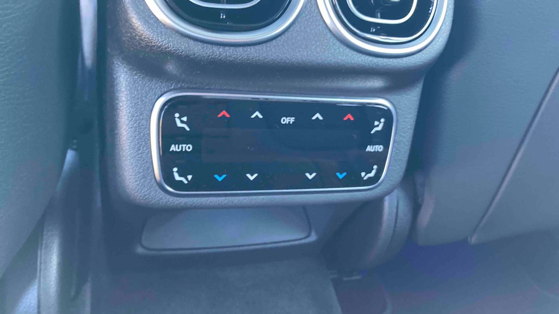 Mercedes-Benz GLC 300 e Hybrid EQ 4Matic AMG Line + — photo 17