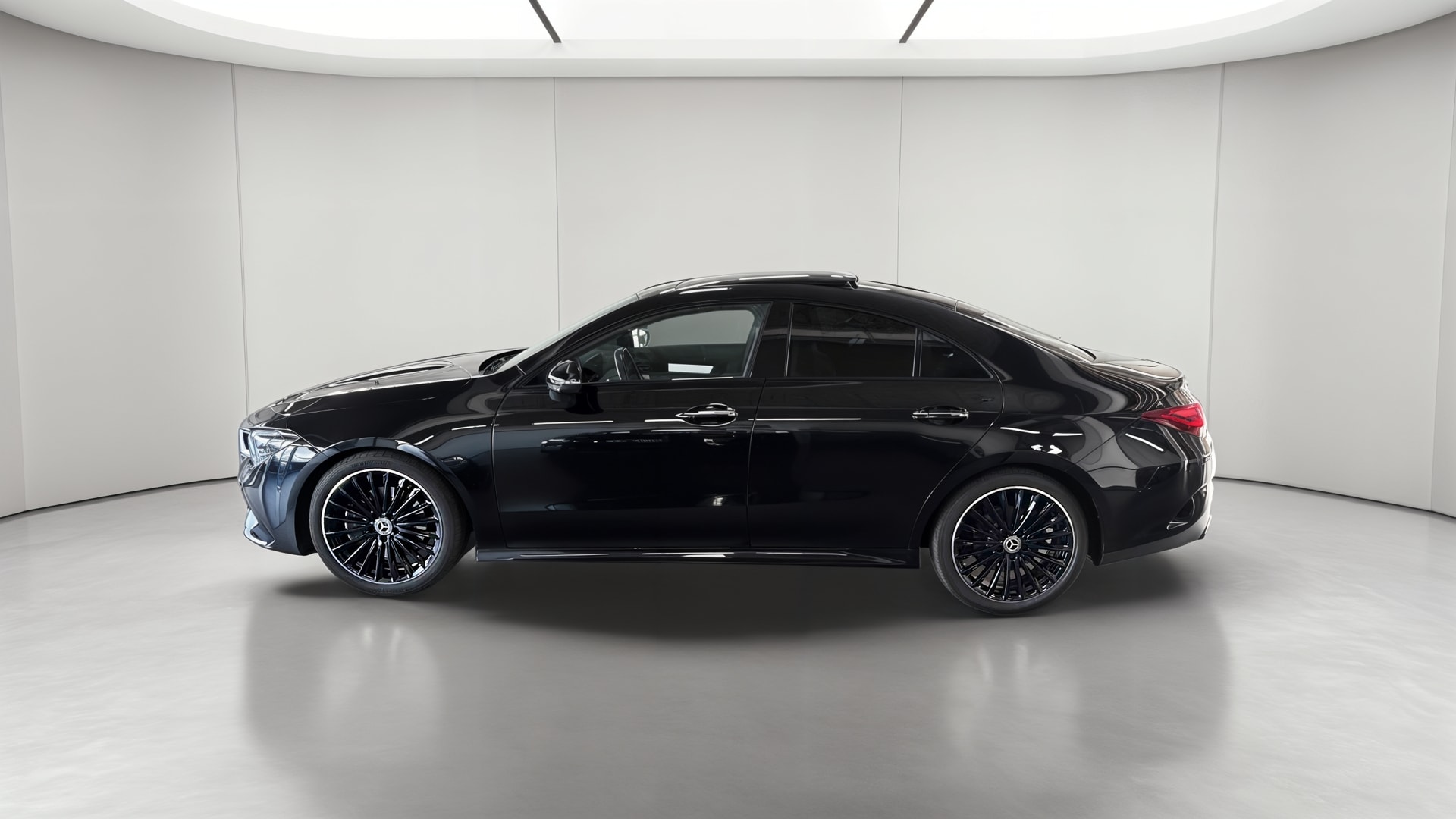Mercedes-Benz CLA Coupé 200 7G-DCT AMG Line — Profil gauche