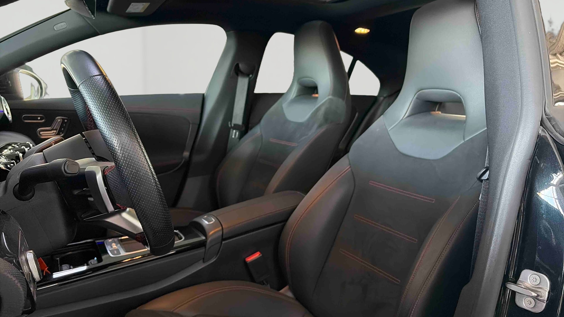 Mercedes-Benz CLA Coupé 200 7G-DCT AMG Line — Siège conducteur
