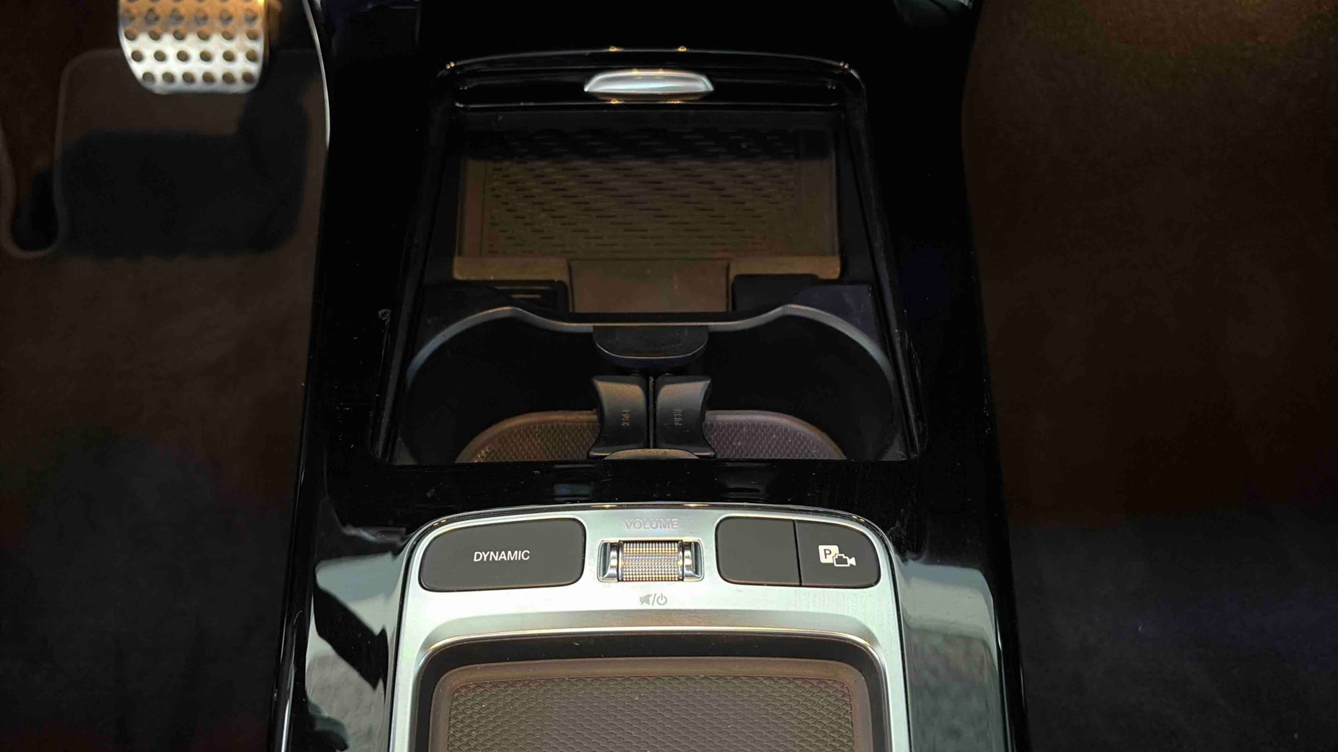 Mercedes-Benz CLA Coupé 200 7G-DCT AMG Line — photo 17