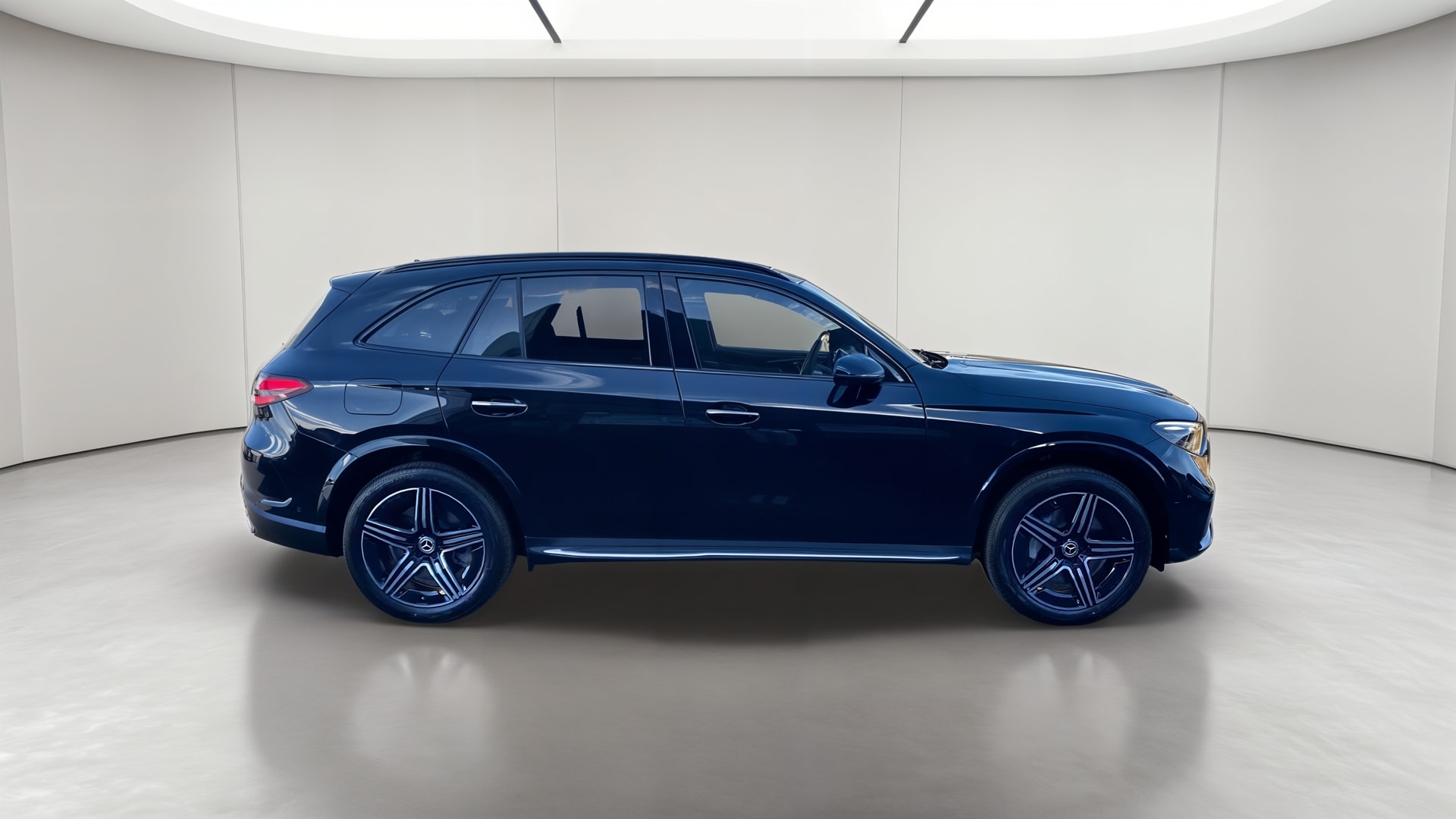 Mercedes-Benz GLC 300 e Hybrid EQ 4Matic AMG Line + — Profil gauche