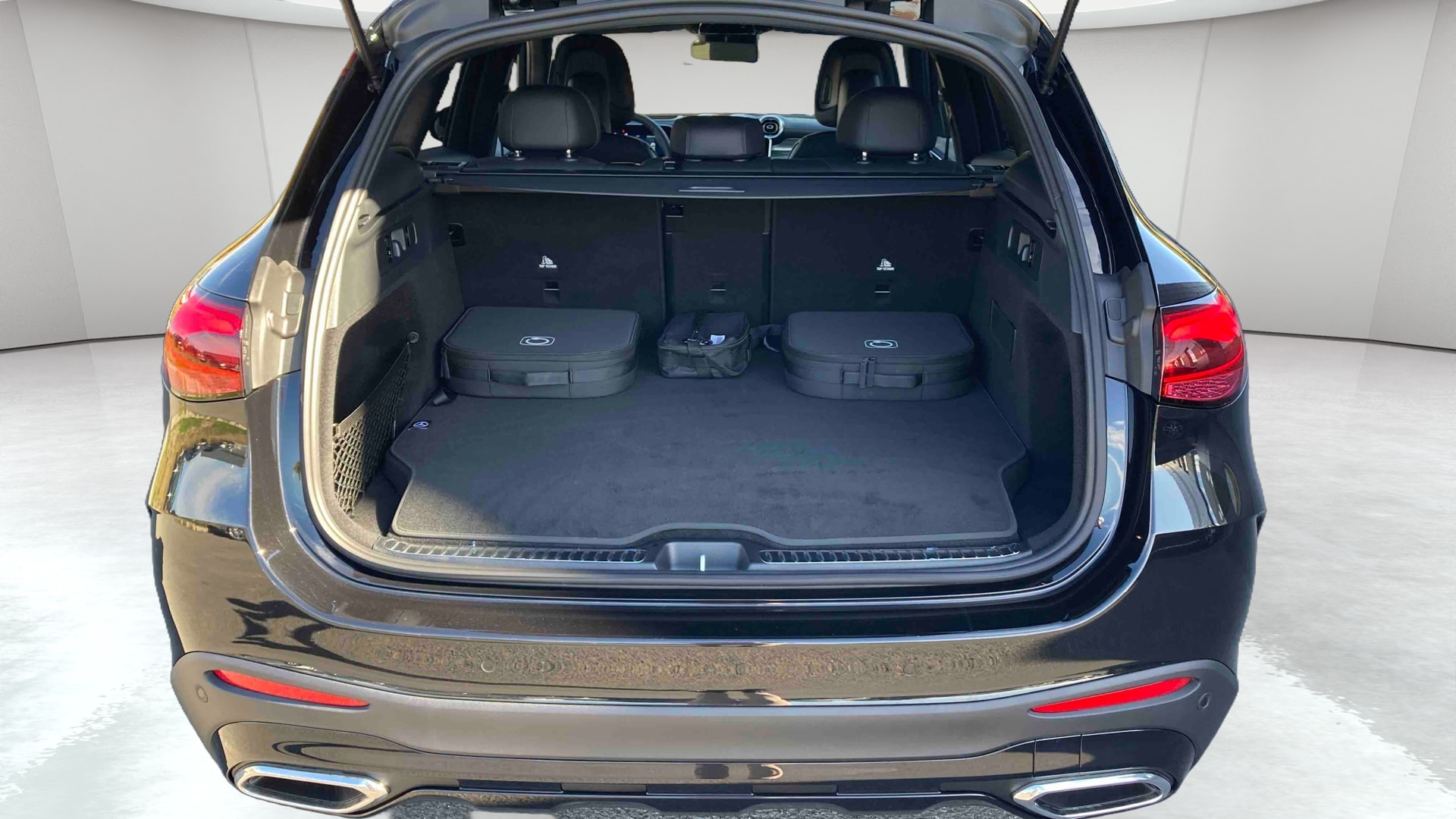 Mercedes-Benz GLC 300 e Hybrid EQ 4Matic AMG Line + — Coffre