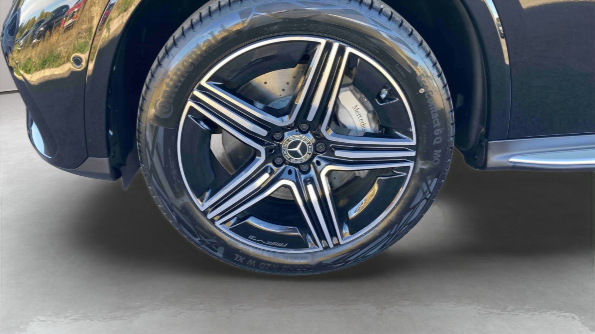 Mercedes-Benz GLC 300 e Hybrid EQ 4Matic AMG Line + — Pneu avant gauche